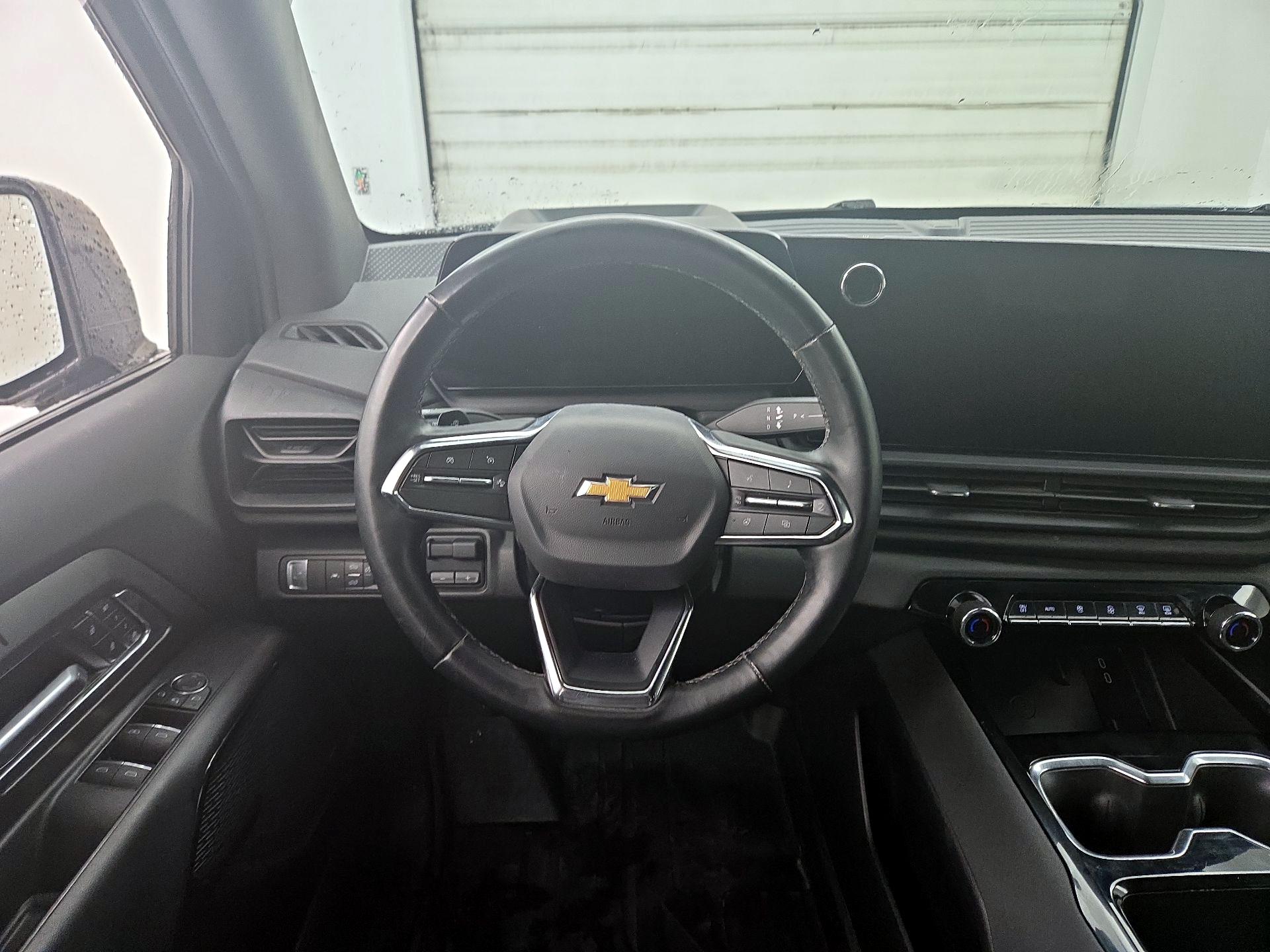 Thumbnail: 2025 Chevrolet Silverado EV - 10