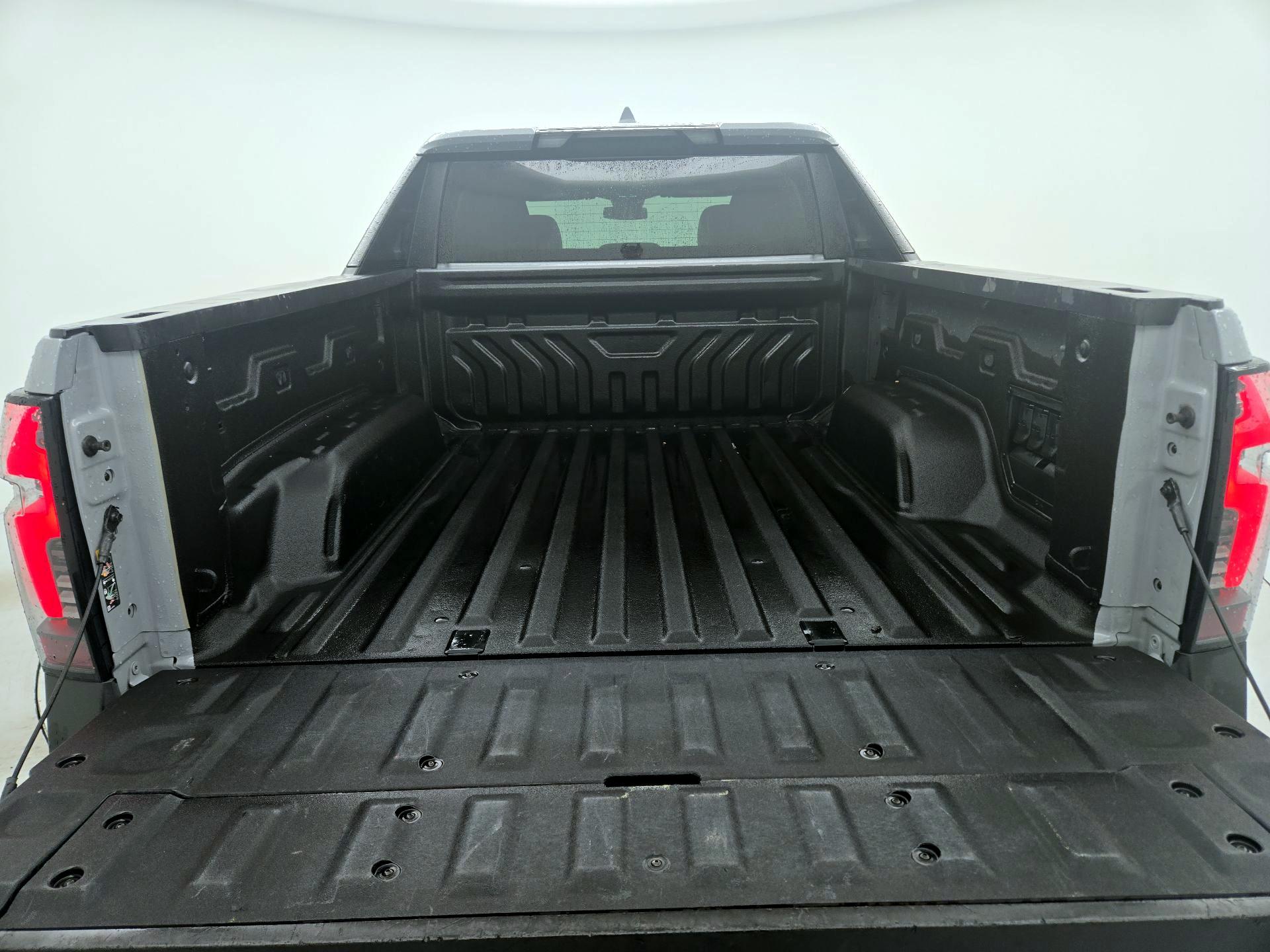 Thumbnail: 2025 Chevrolet Silverado EV - 20