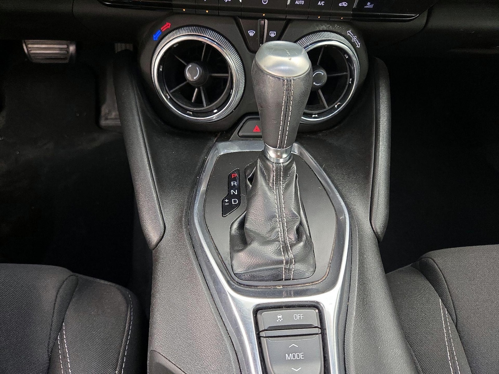 2019 Chevrolet Camaro 1LT - Photo 17