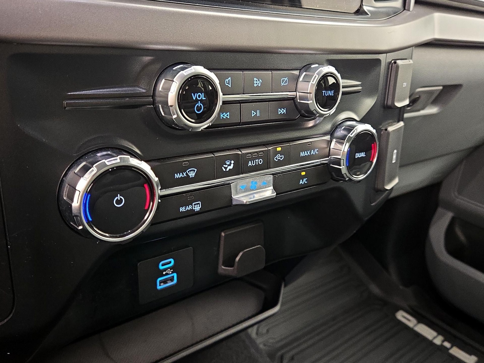2024 Ford F-150 XLT - Photo 18
