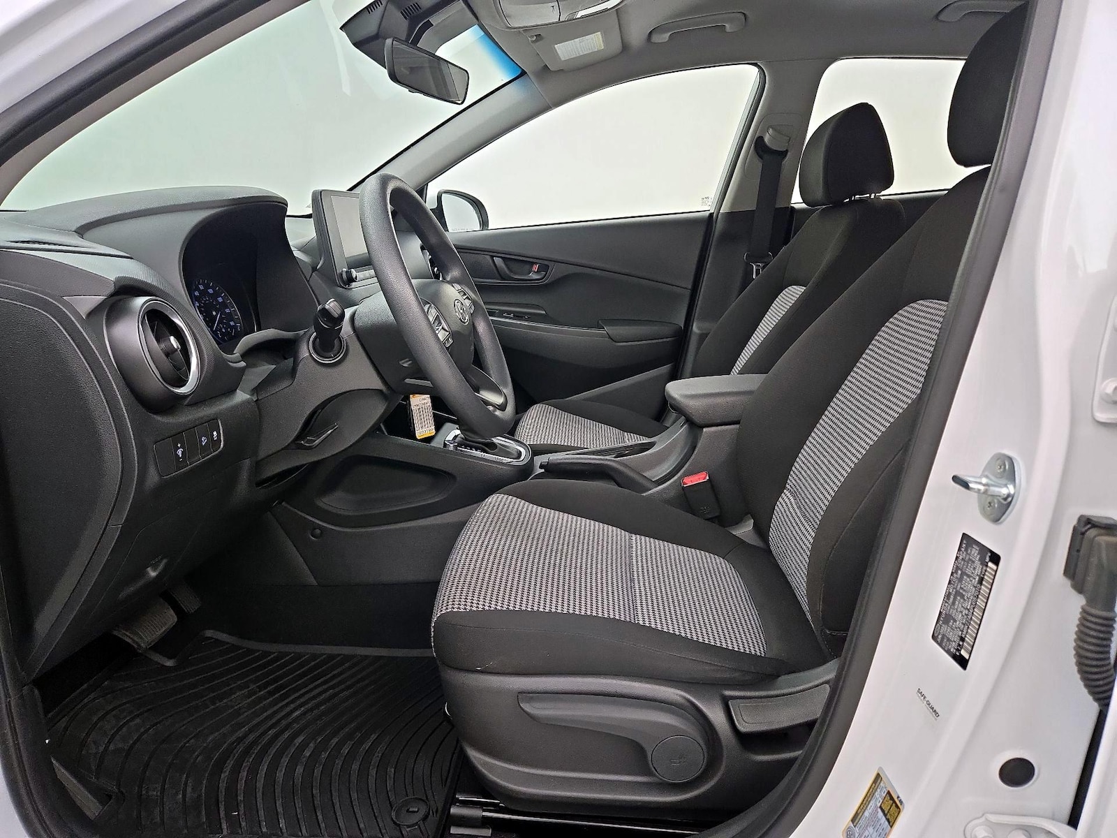 2023 Hyundai Kona SE - Photo 12