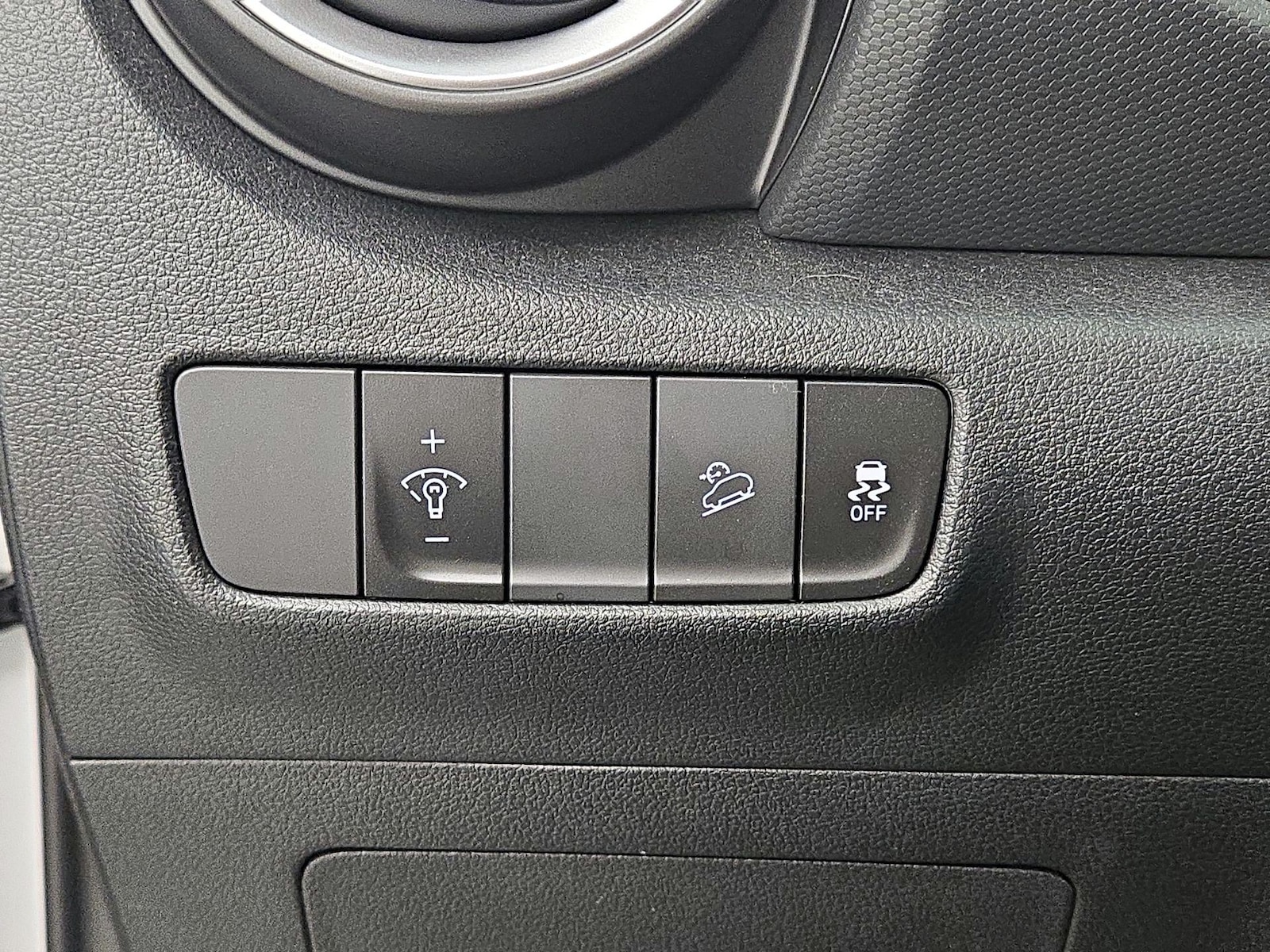 2023 Hyundai Kona SE - Photo 14