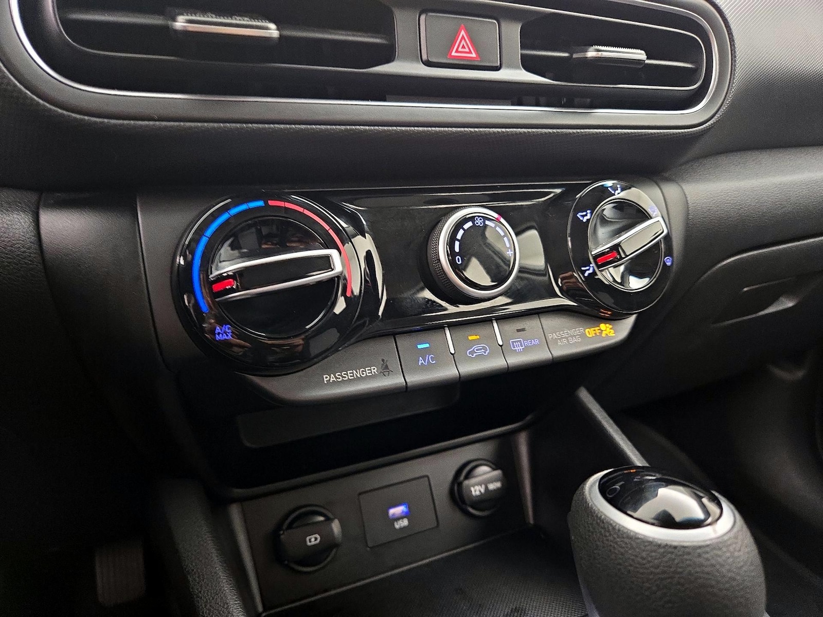 2023 Hyundai Kona SE - Photo 17