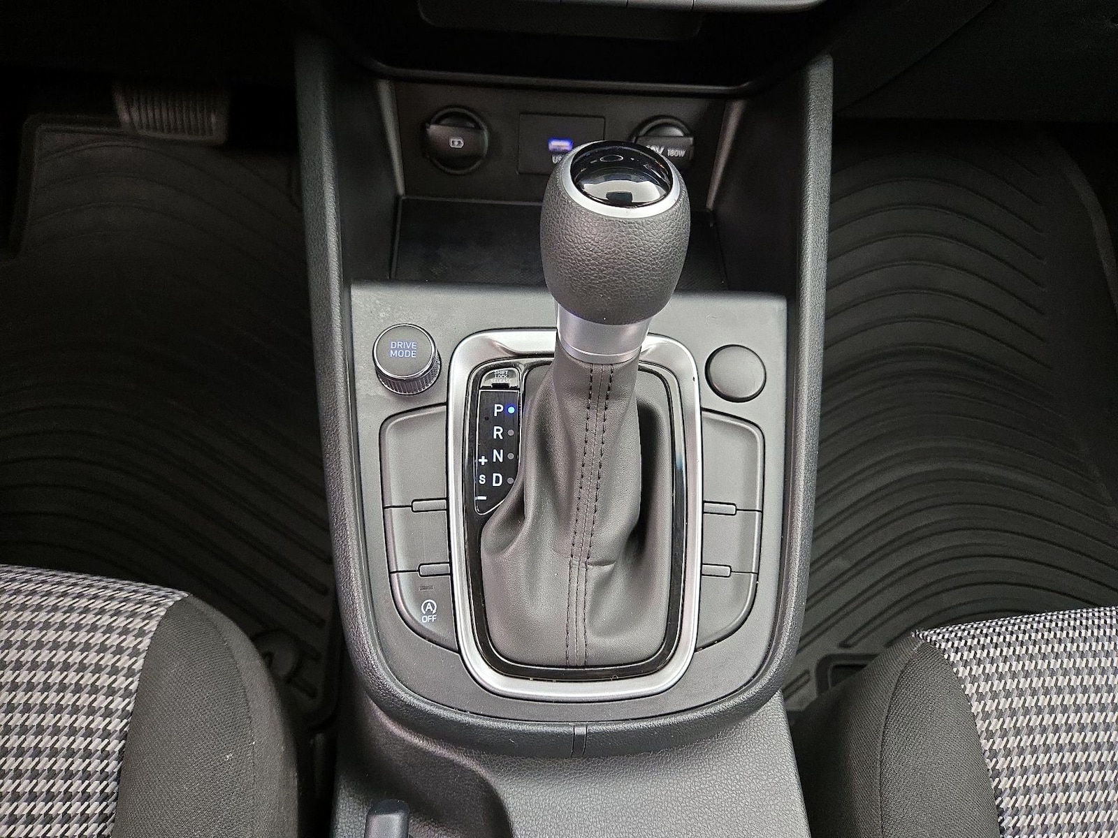 2023 Hyundai Kona SE - Photo 18