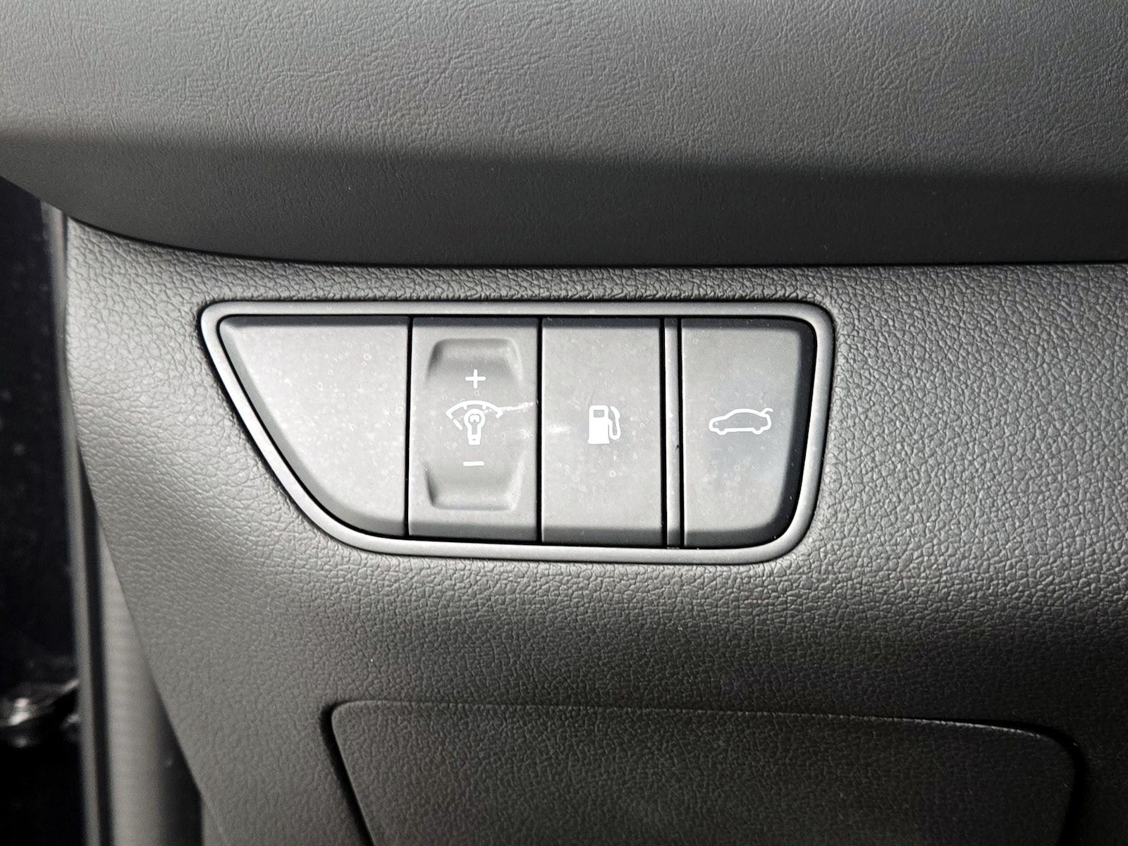 2025 GENESIS G70 Standard - Photo 14