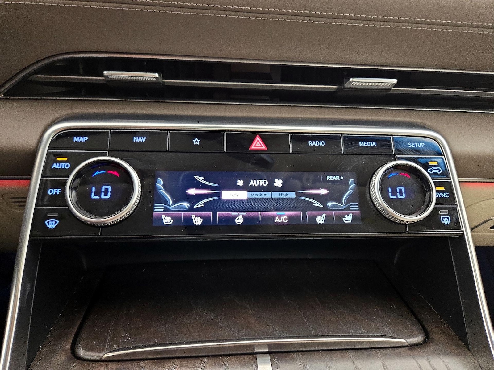 2024 GENESIS GV80 Standard - Photo 18