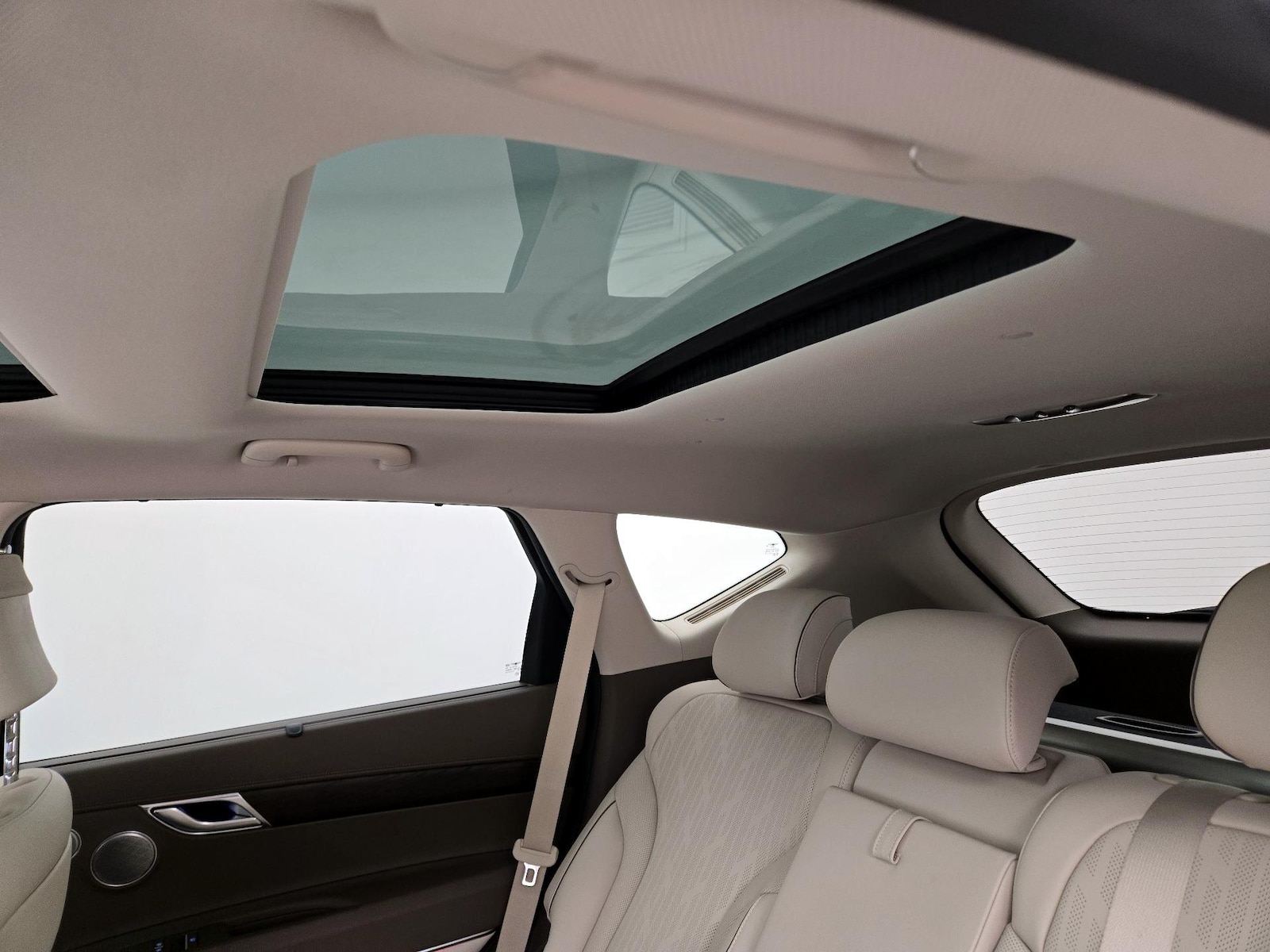 2024 GENESIS GV80 Standard - Photo 25
