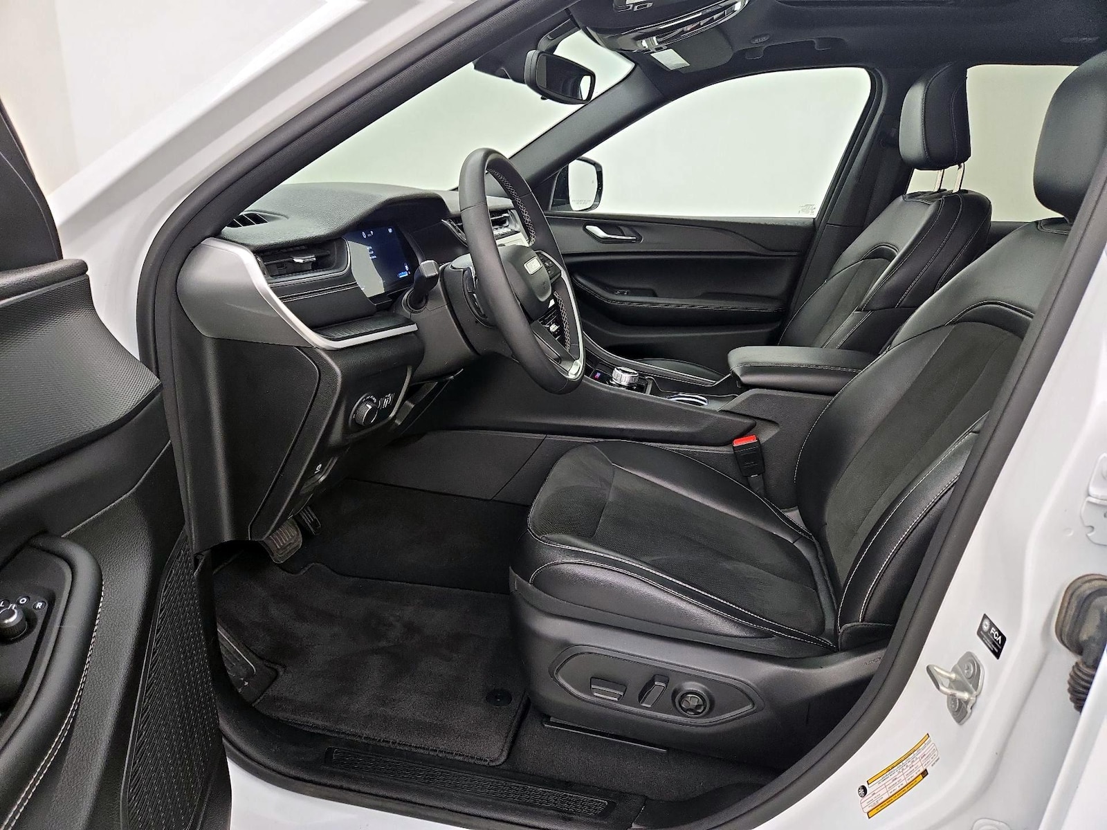 2024 Jeep Grand Cherokee Altitude - Photo 12