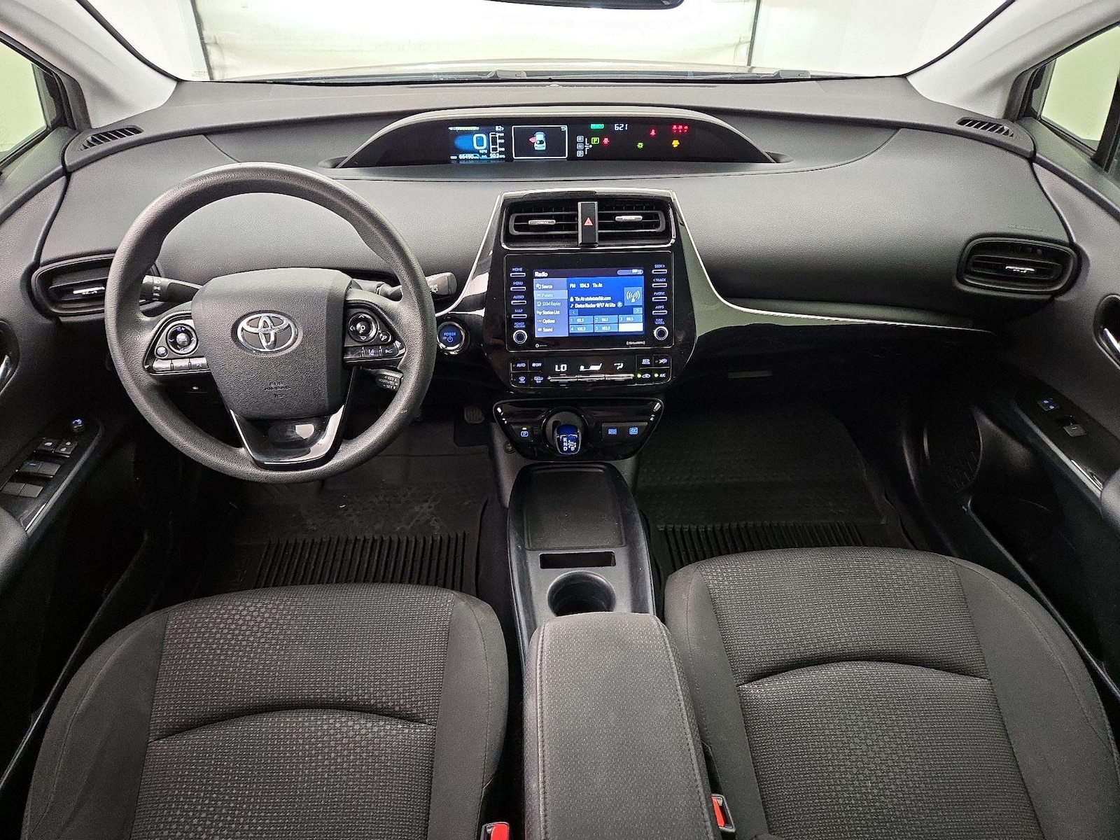 2021 Toyota Prius LE - Photo 10