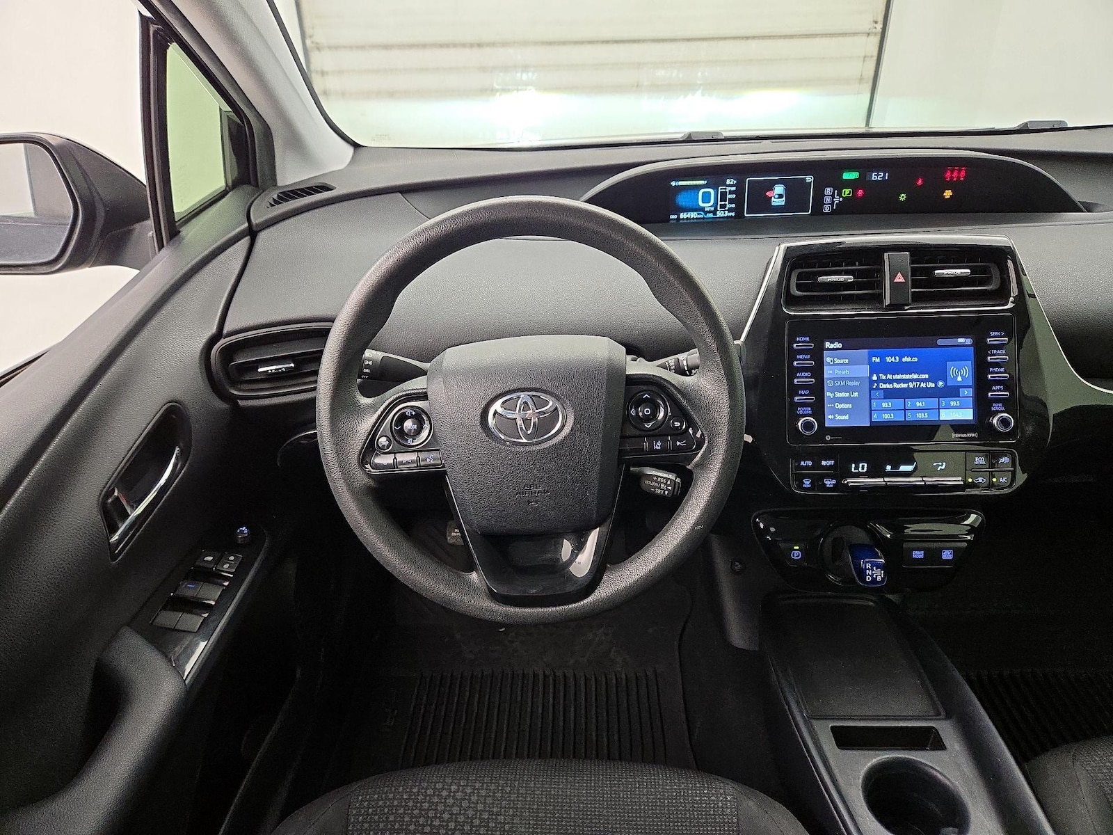 2021 Toyota Prius LE - Photo 11