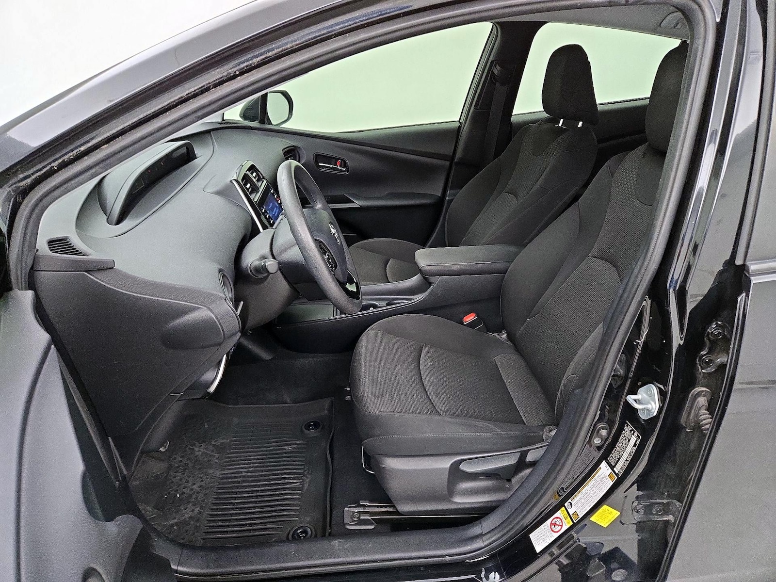 2021 Toyota Prius LE - Photo 12
