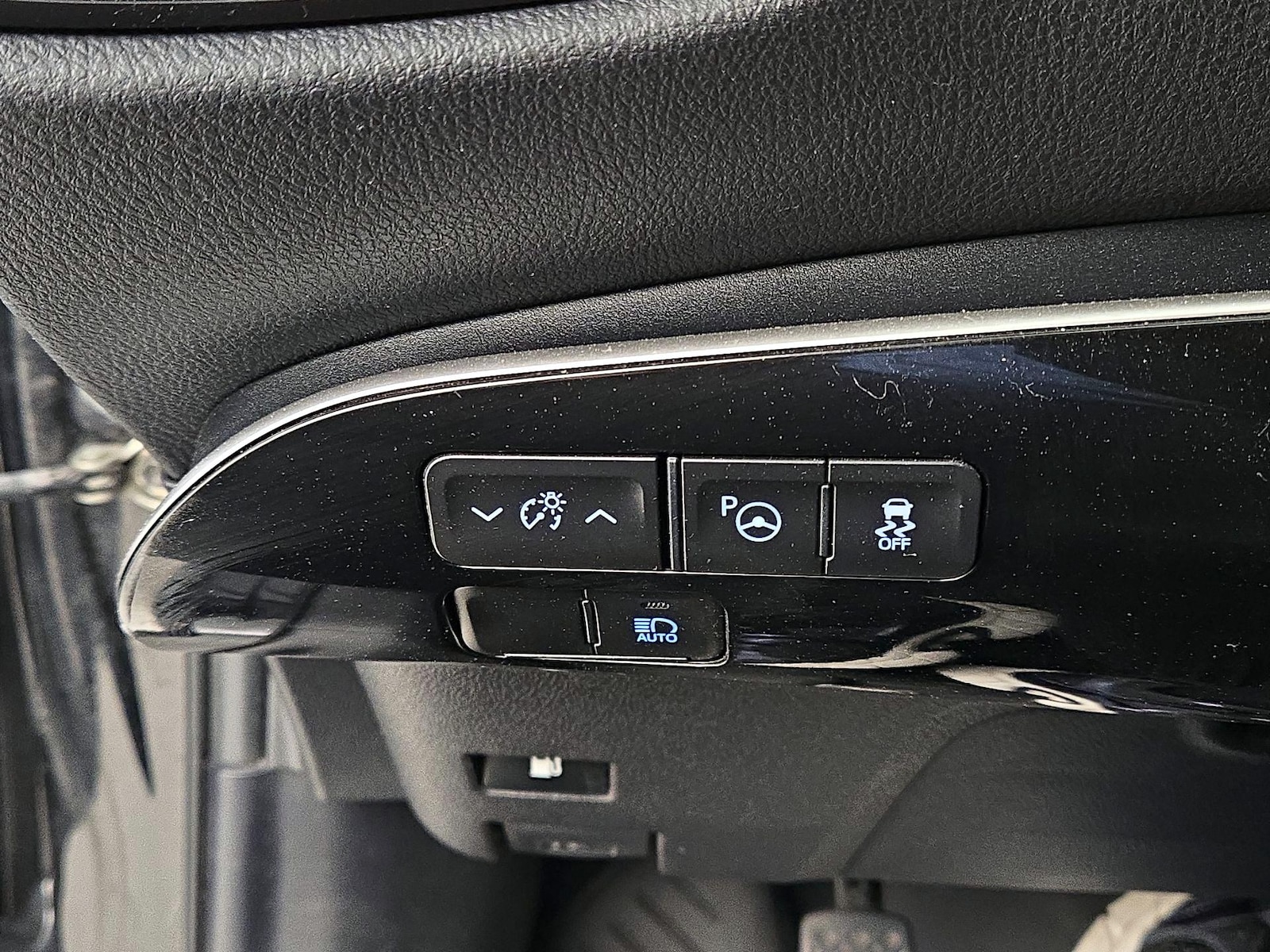 2021 Toyota Prius LE - Photo 14