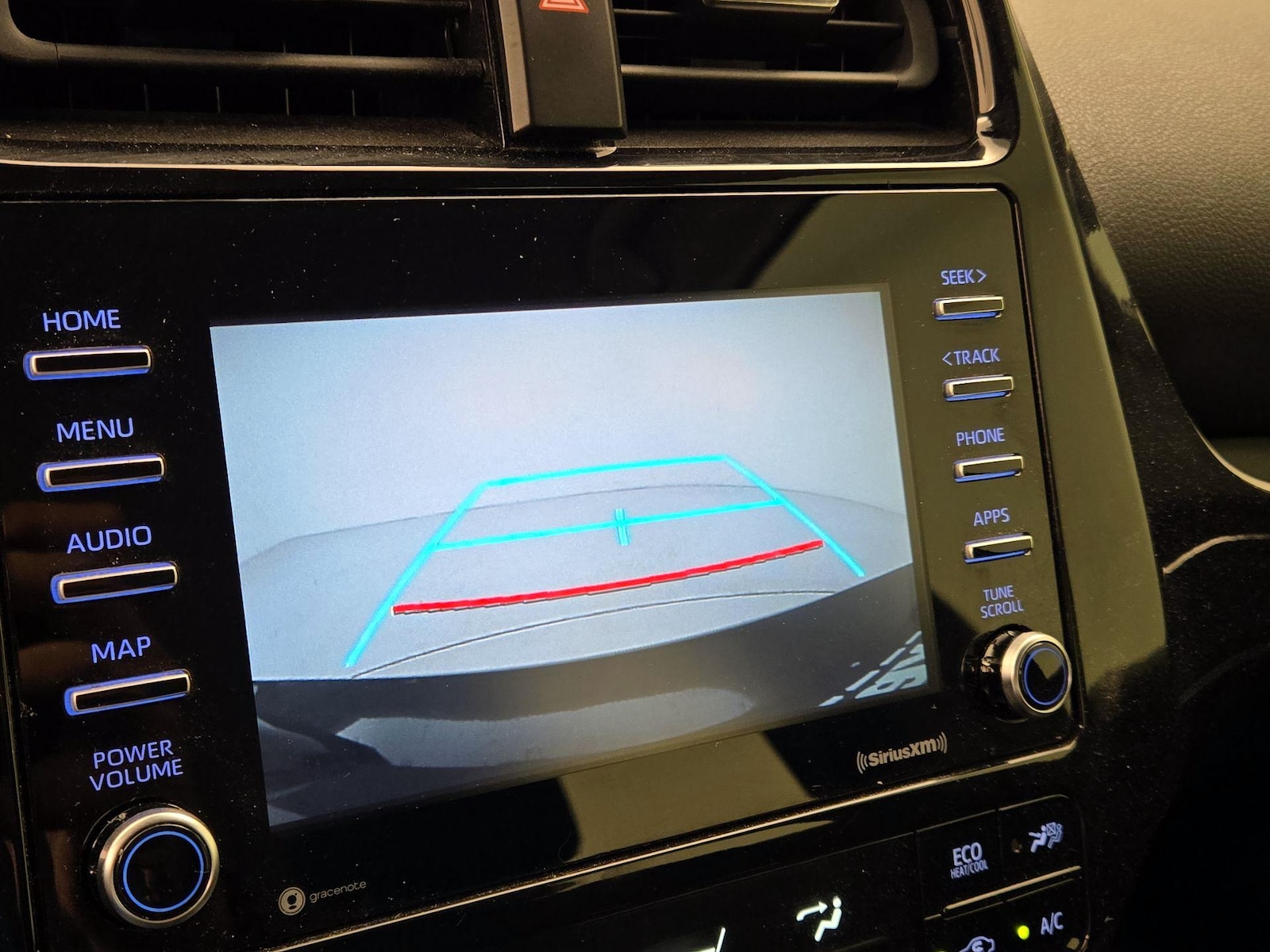 2021 Toyota Prius LE - Photo 15