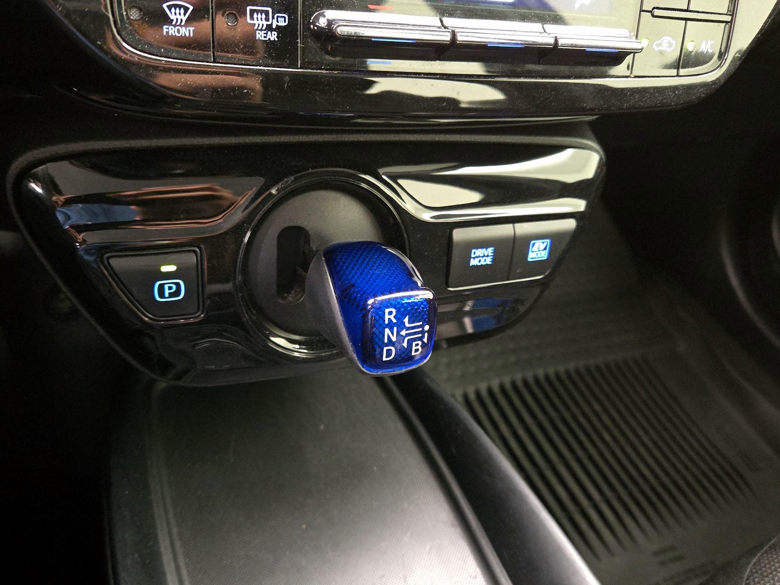 2021 Toyota Prius LE - Photo 18