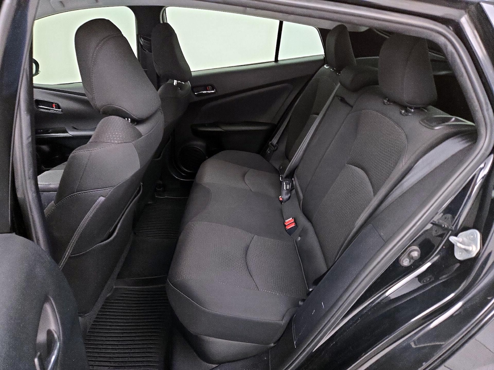 2021 Toyota Prius LE - Photo 20