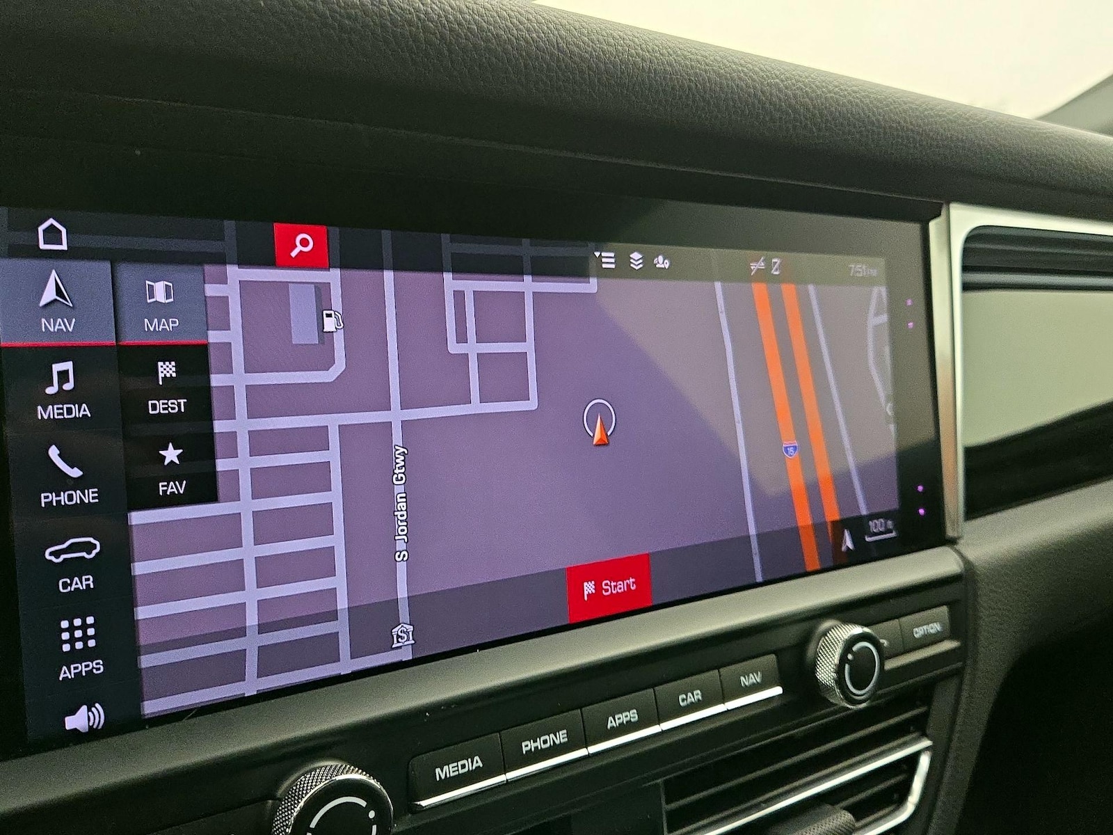 2021 Porsche Macan Base - Photo 15
