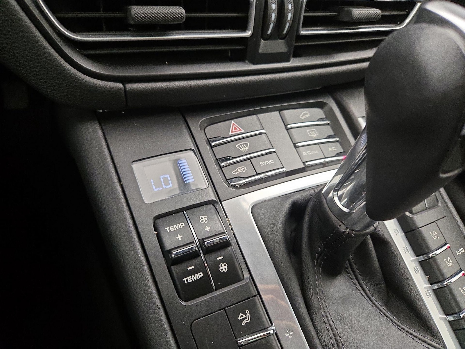 2021 Porsche Macan Base - Photo 18