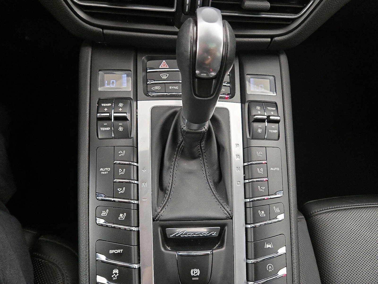 2021 Porsche Macan Base - Photo 19
