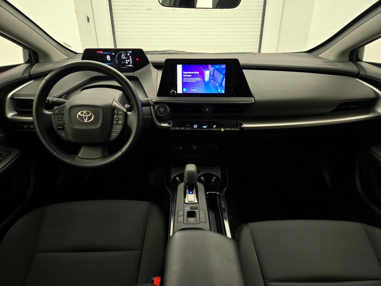 2025 Toyota Prius LE - Photo 10