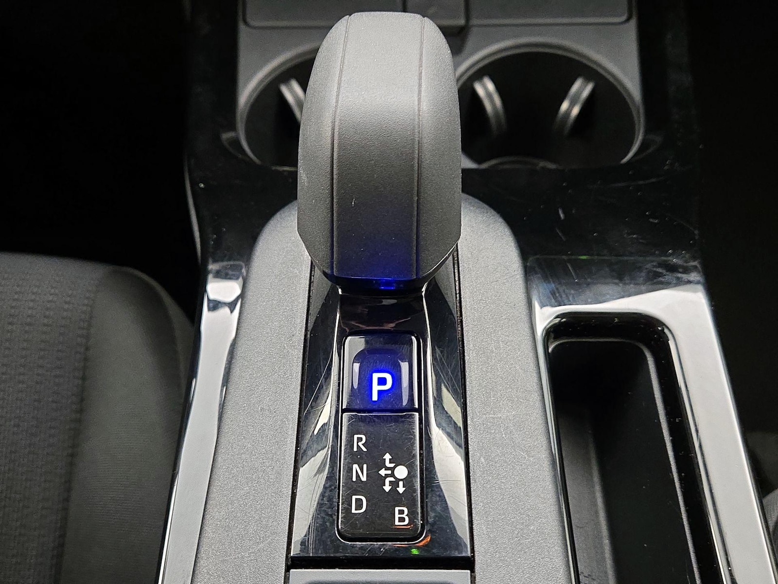 2025 Toyota Prius LE - Photo 18