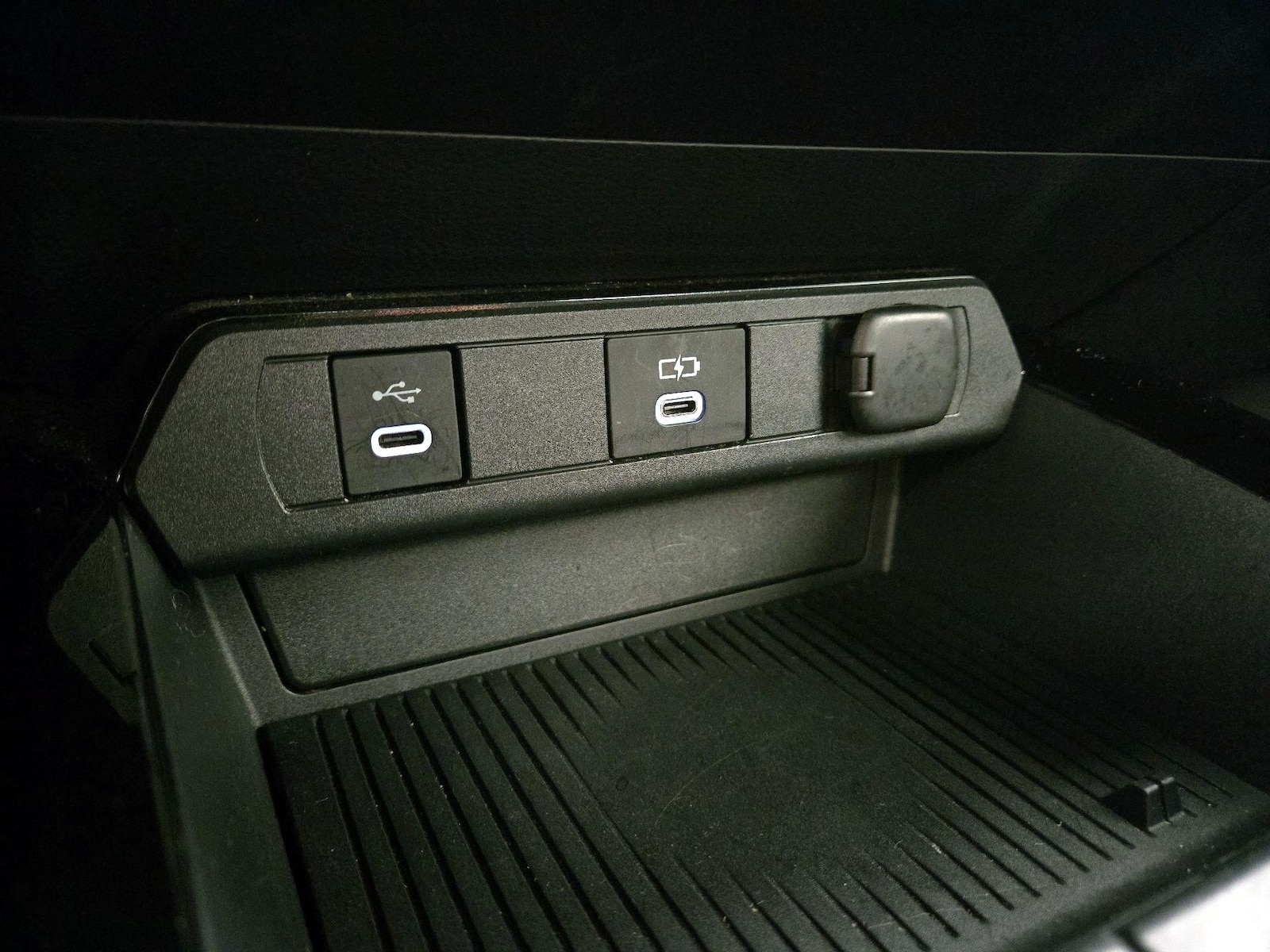 2025 Toyota Prius LE - Photo 19