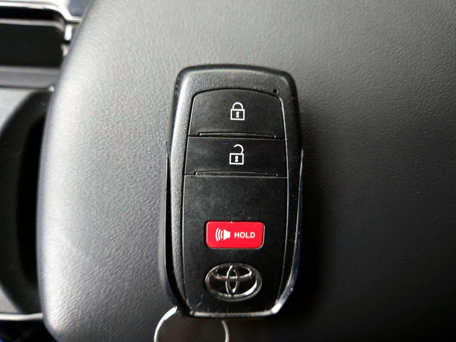 2025 Toyota Prius LE - Photo 23
