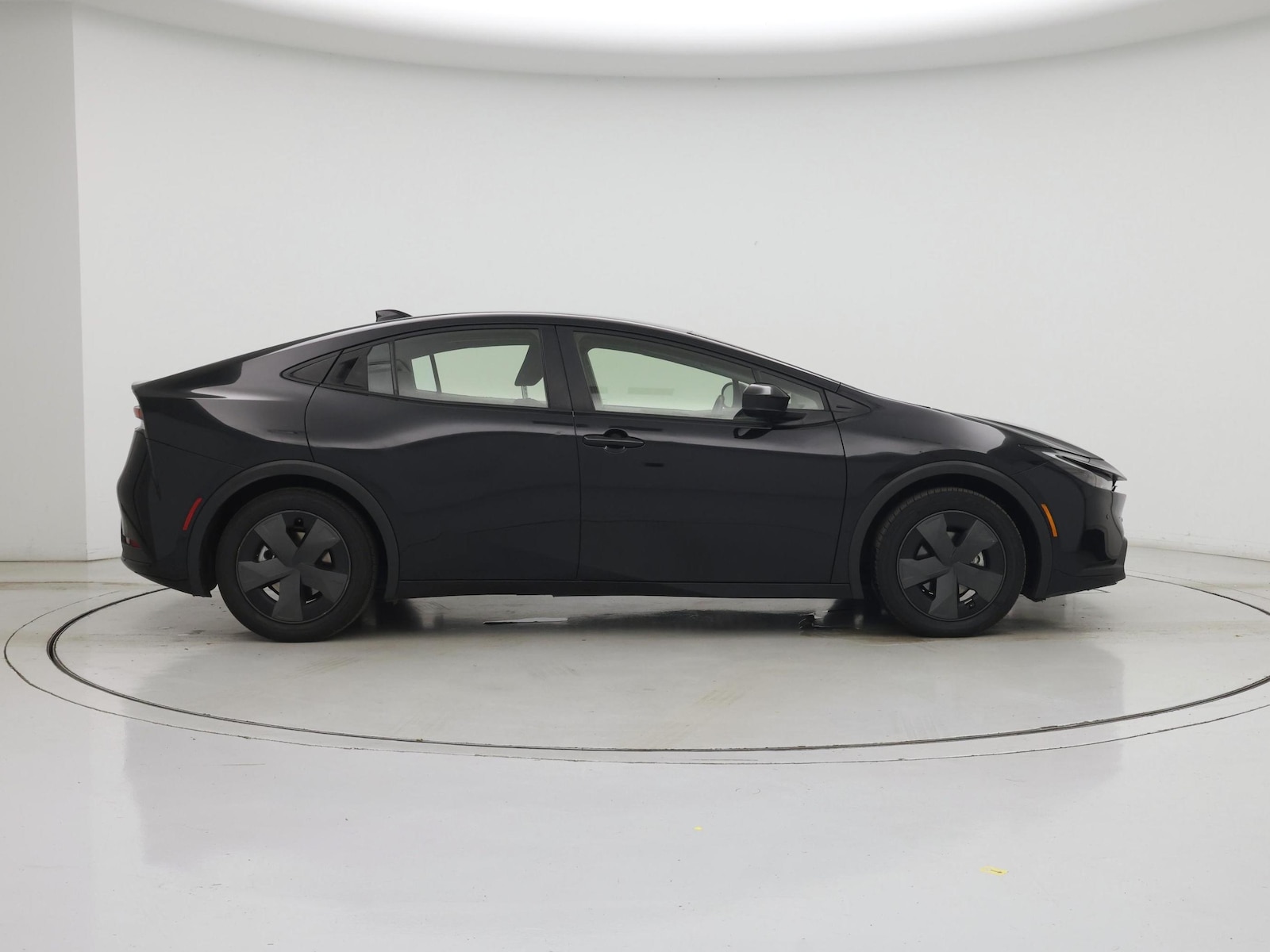 2025 Toyota Prius LE - Photo 8