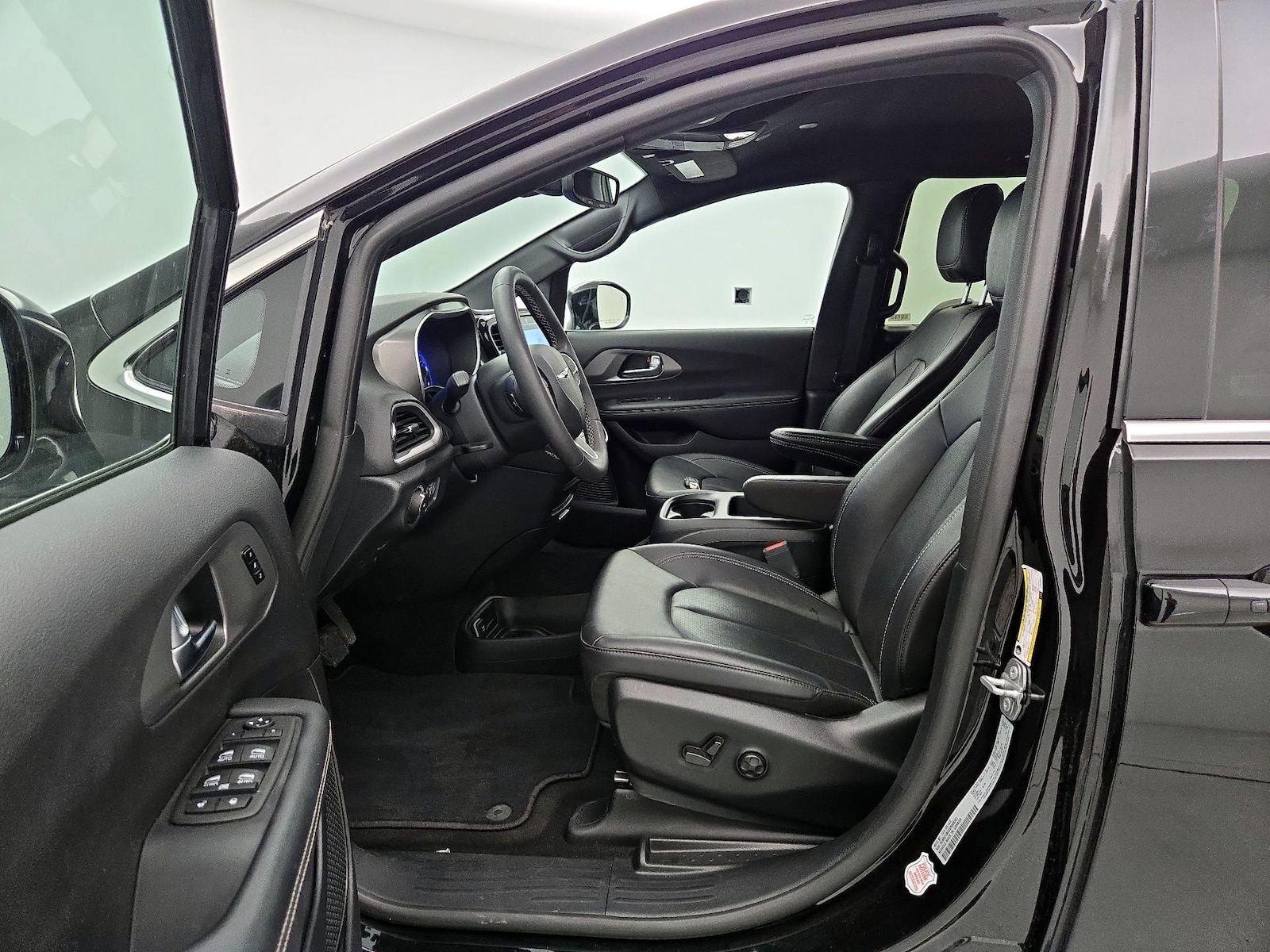 2025 Chrysler Pacifica Select - Photo 12