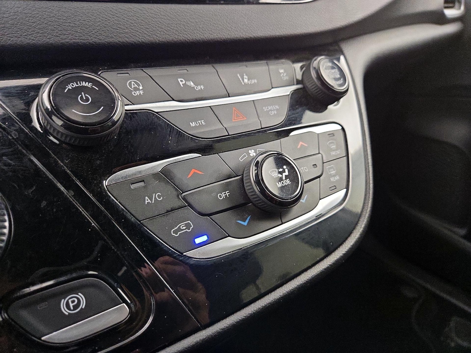 2025 Chrysler Pacifica Select - Photo 17
