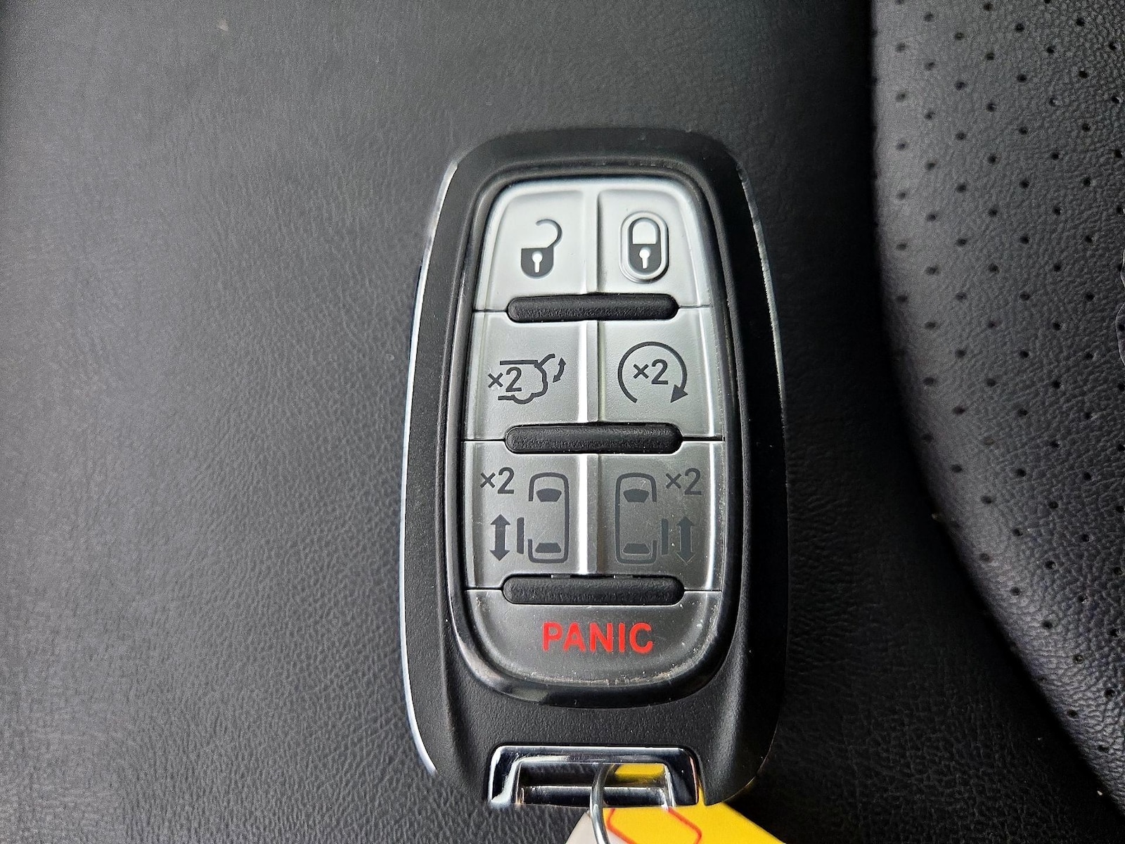 2025 Chrysler Pacifica Select - Photo 25
