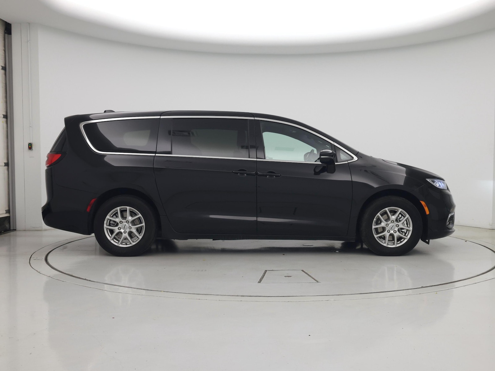 2025 Chrysler Pacifica Select - Photo 8