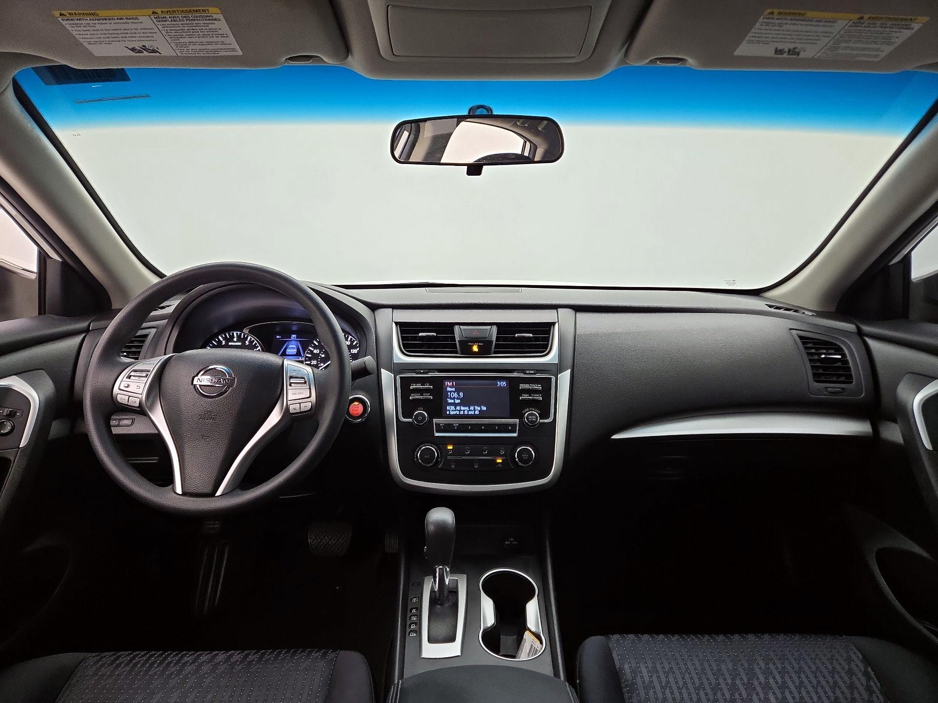 Thumbnail: 2016 Nissan Altima - 9