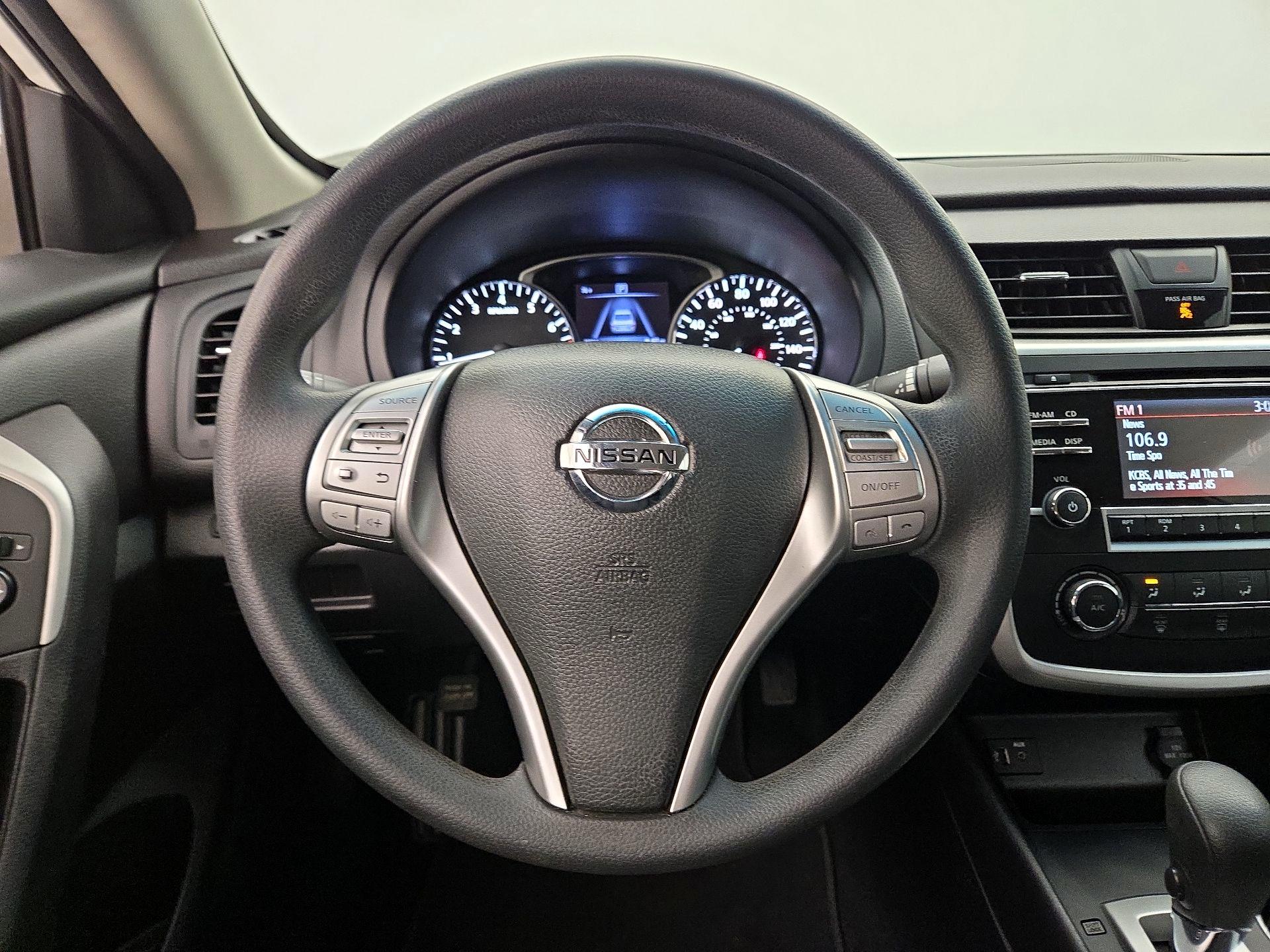 Thumbnail: 2016 Nissan Altima - 10