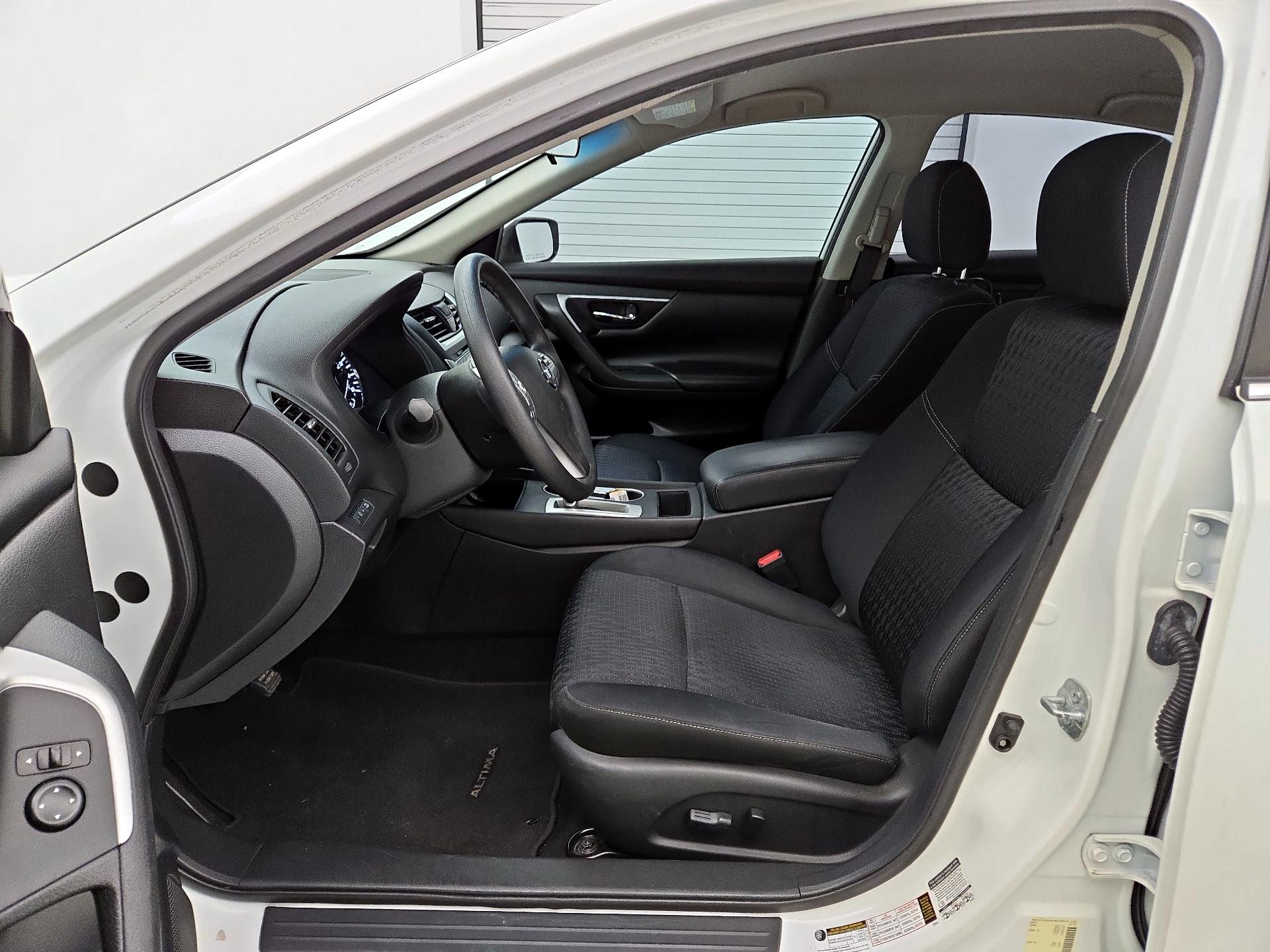 Thumbnail: 2016 Nissan Altima - 11