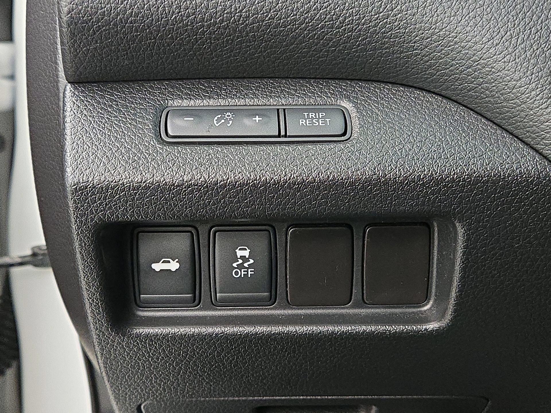 Thumbnail: 2016 Nissan Altima - 13