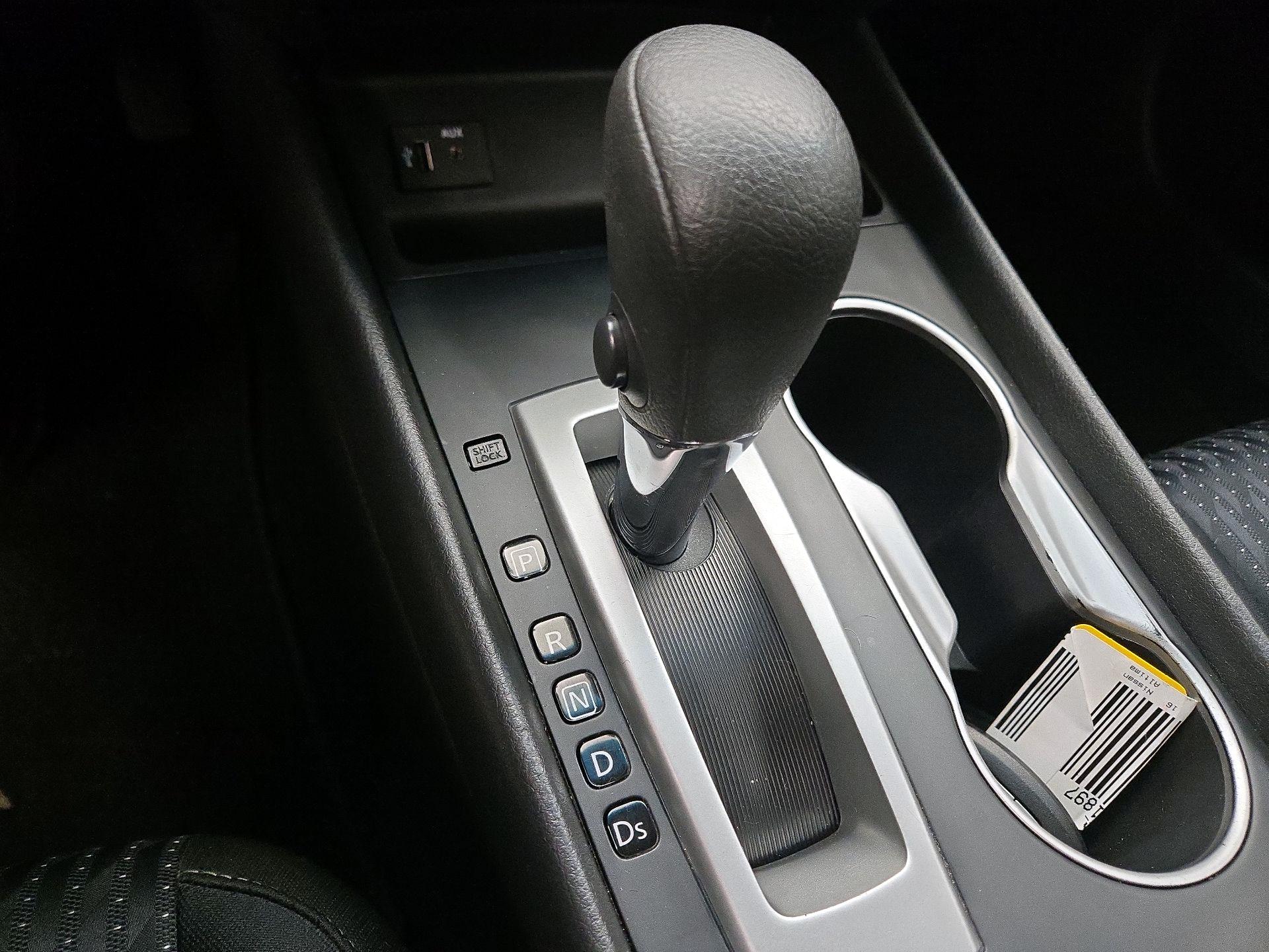Thumbnail: 2016 Nissan Altima - 17
