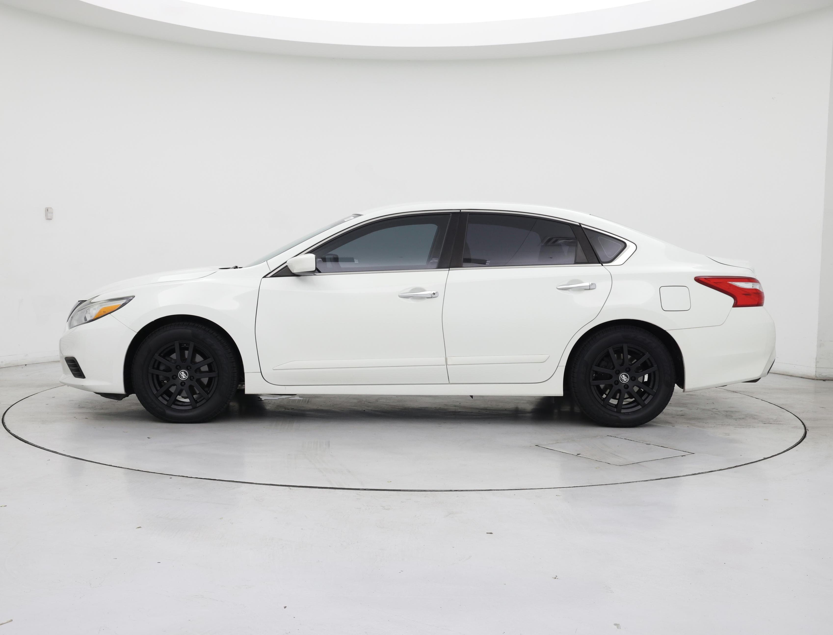 Thumbnail: 2016 Nissan Altima - 3