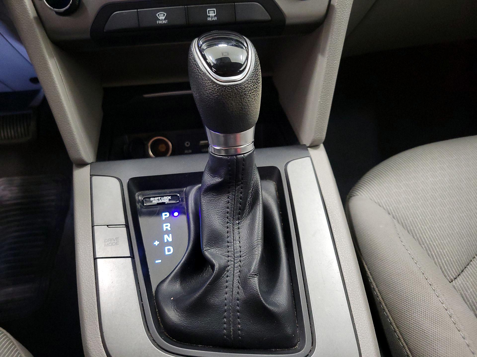 Thumbnail: 2018 Hyundai Elantra - 16