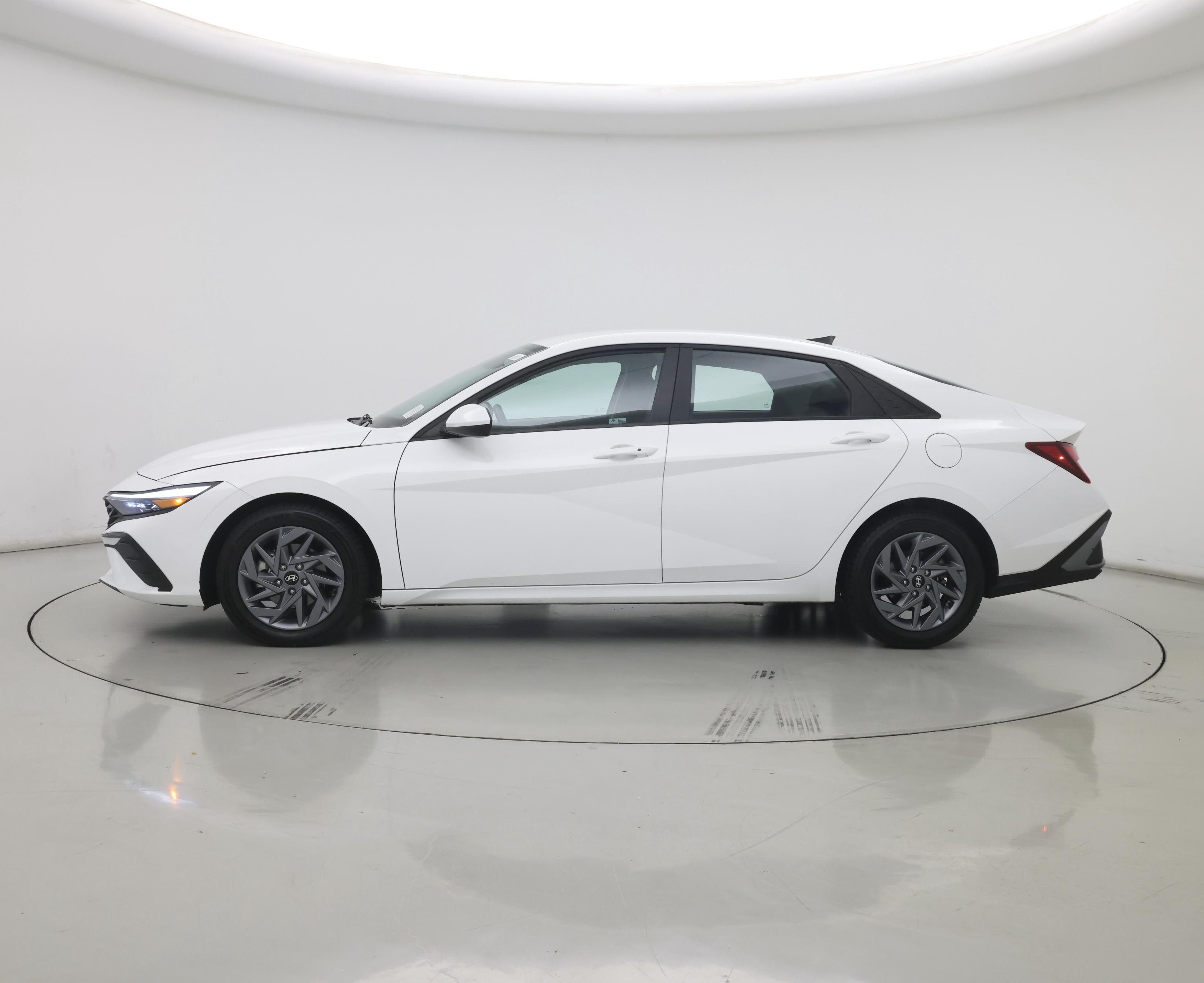 Thumbnail: 2024 Hyundai Elantra - 3