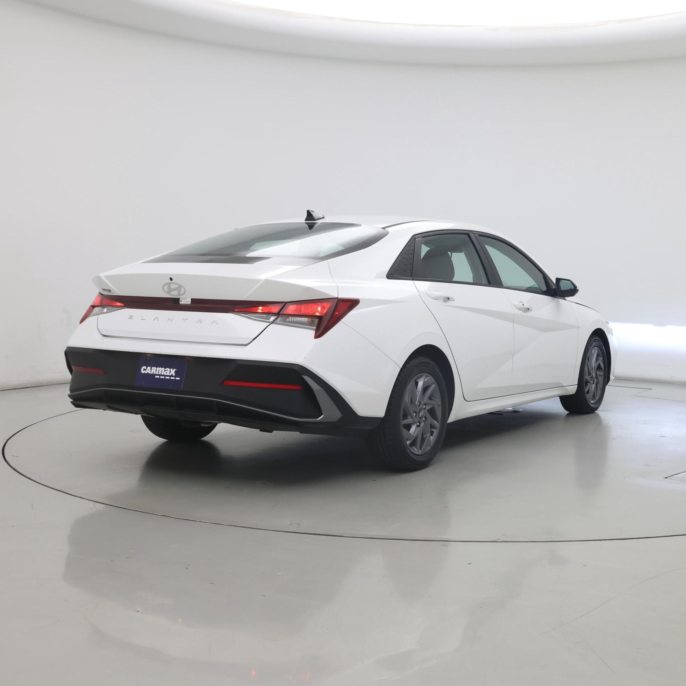 Thumbnail: 2024 Hyundai Elantra - 8