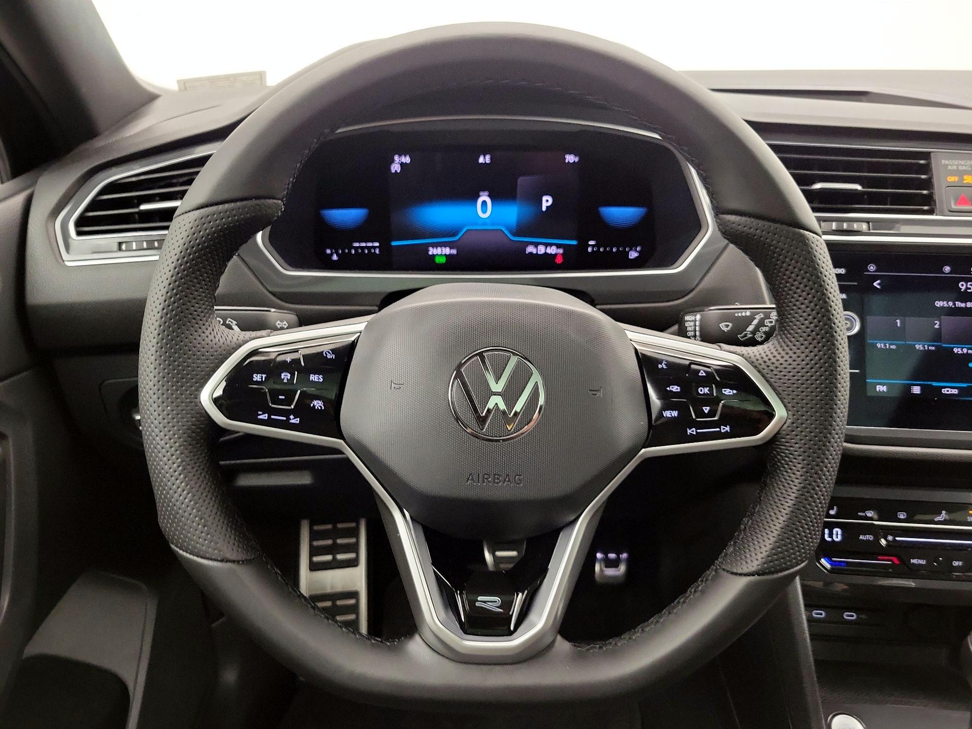 Thumbnail: 2022 Volkswagen Tiguan - 10