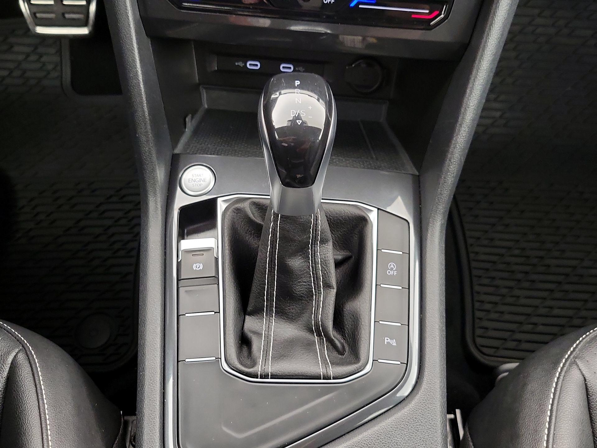 Thumbnail: 2022 Volkswagen Tiguan - 17