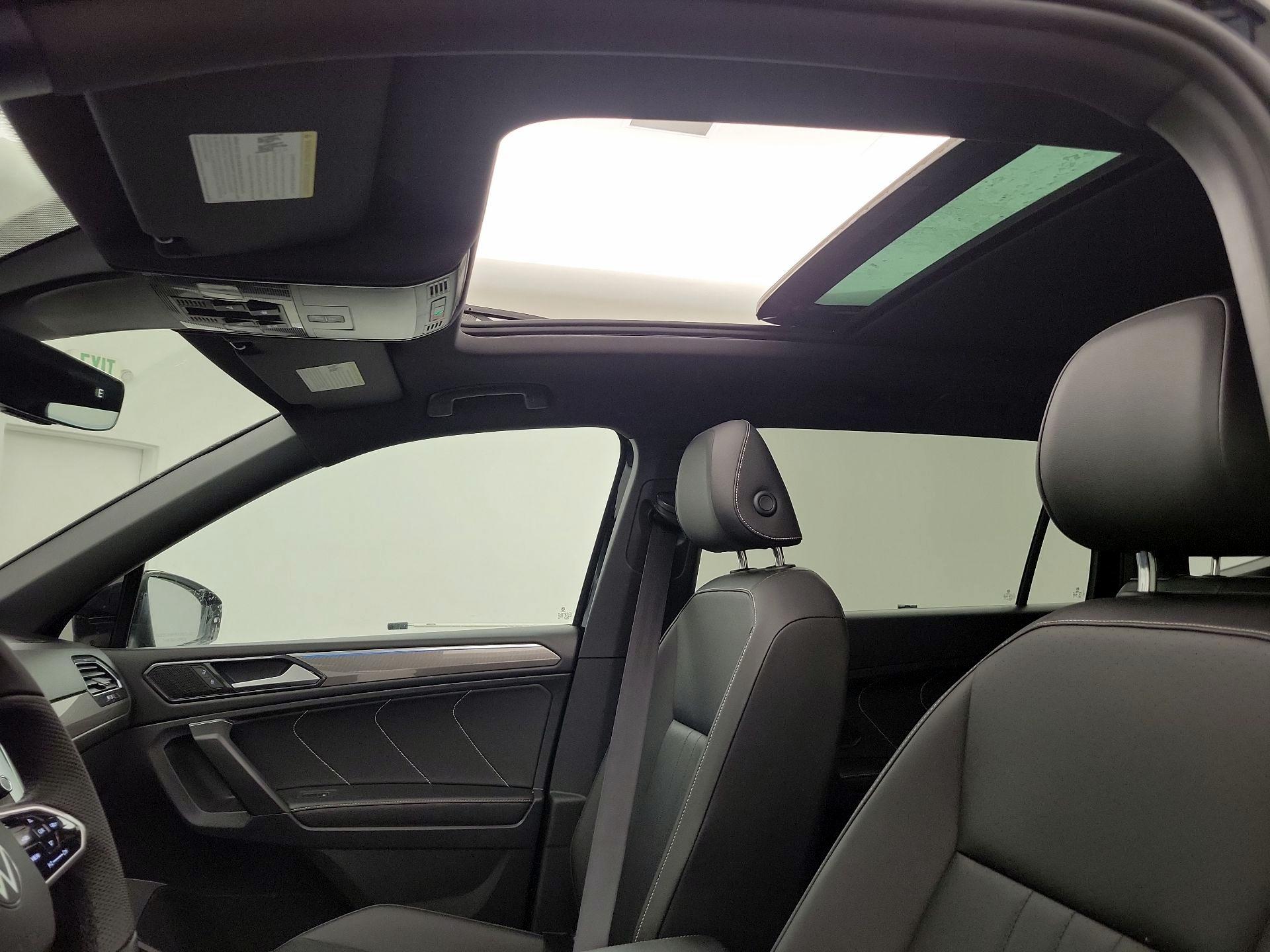 Thumbnail: 2022 Volkswagen Tiguan - 19