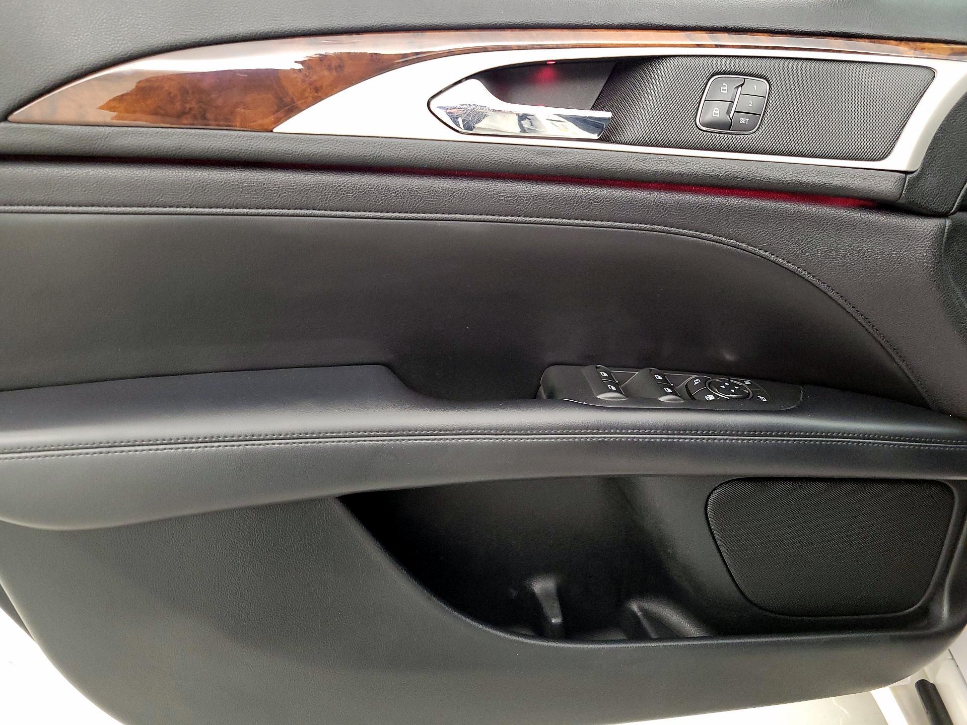 Thumbnail: 2017 Lincoln MKZ - 12