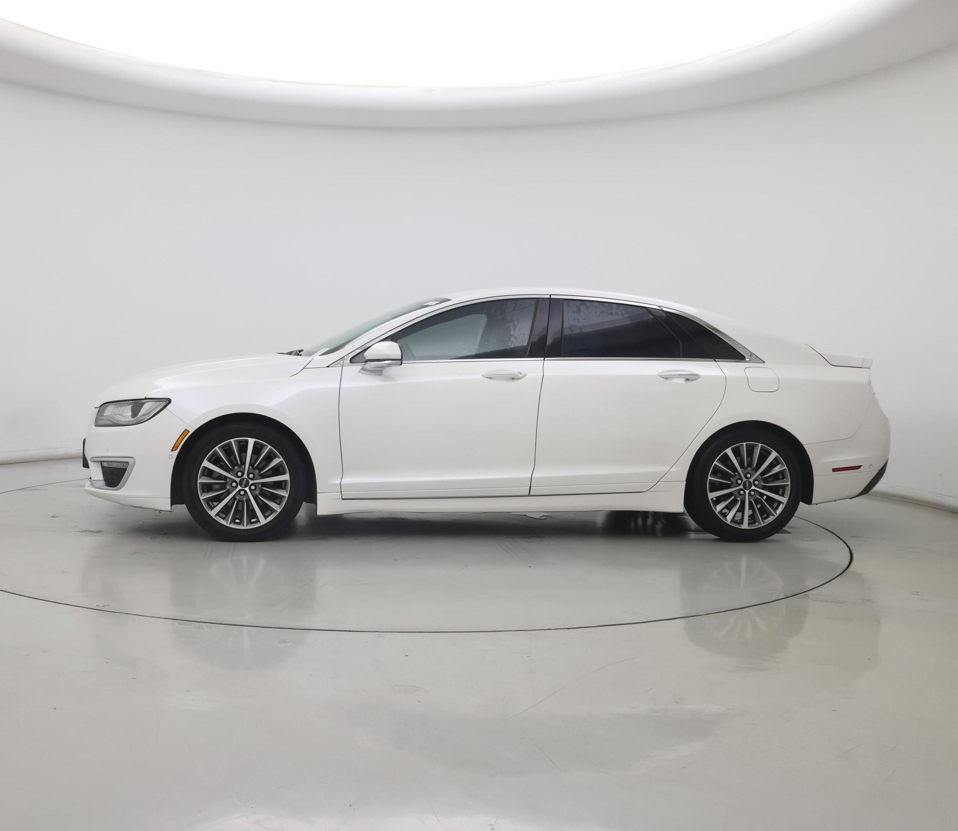 Thumbnail: 2017 Lincoln MKZ - 3