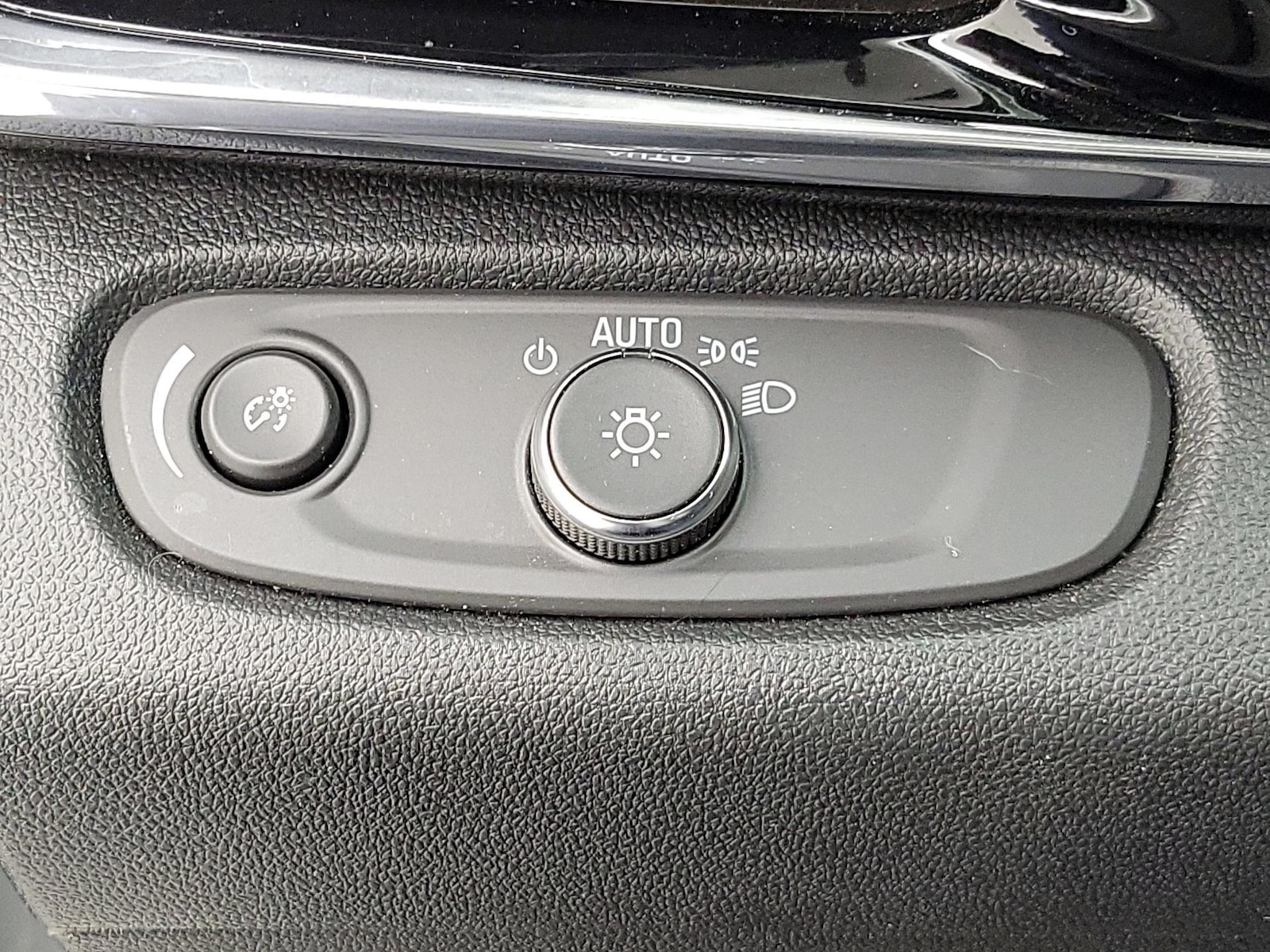 2025 Buick Envista Sport Touring - Photo 14