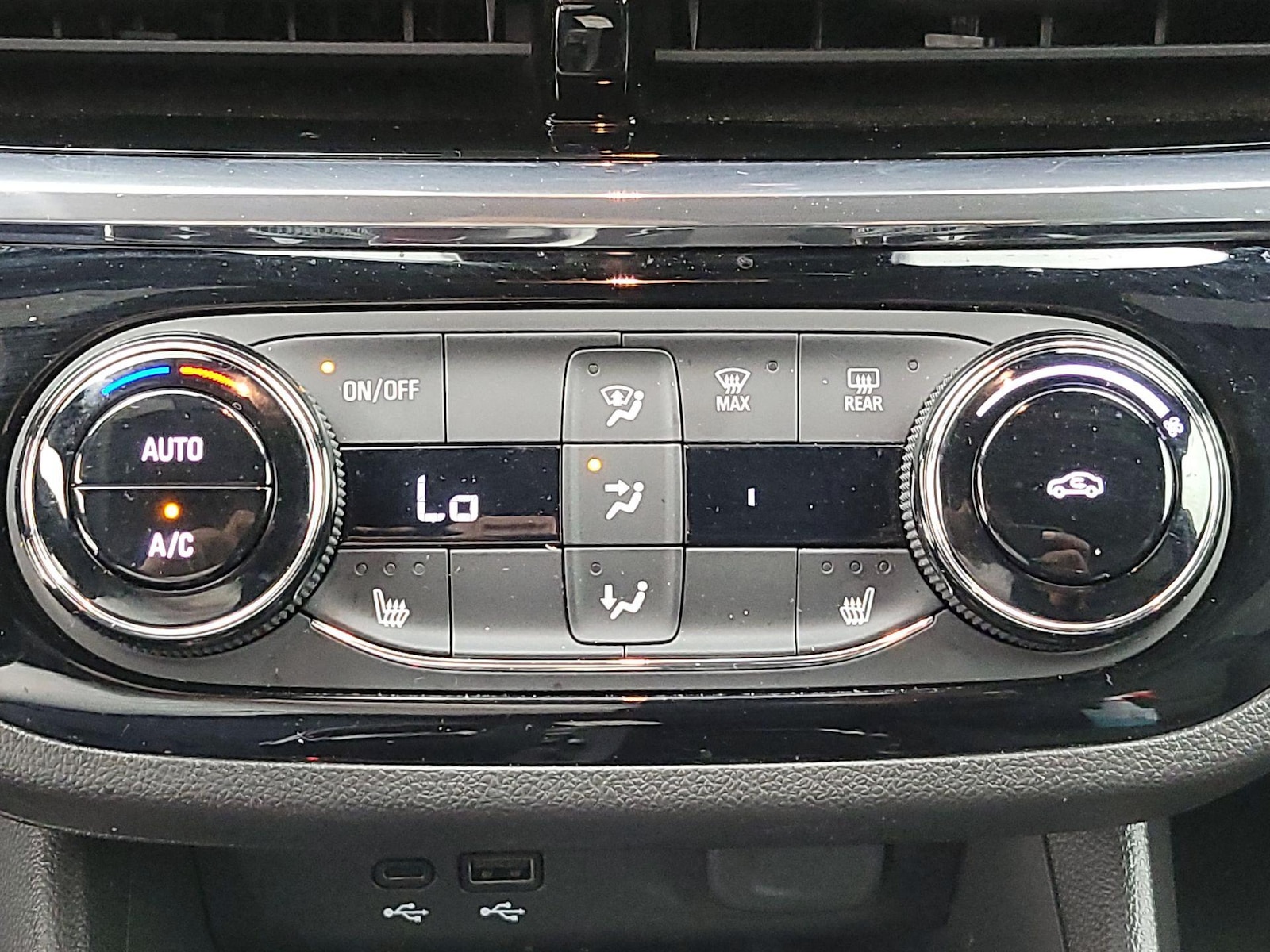 2025 Buick Envista Sport Touring - Photo 17