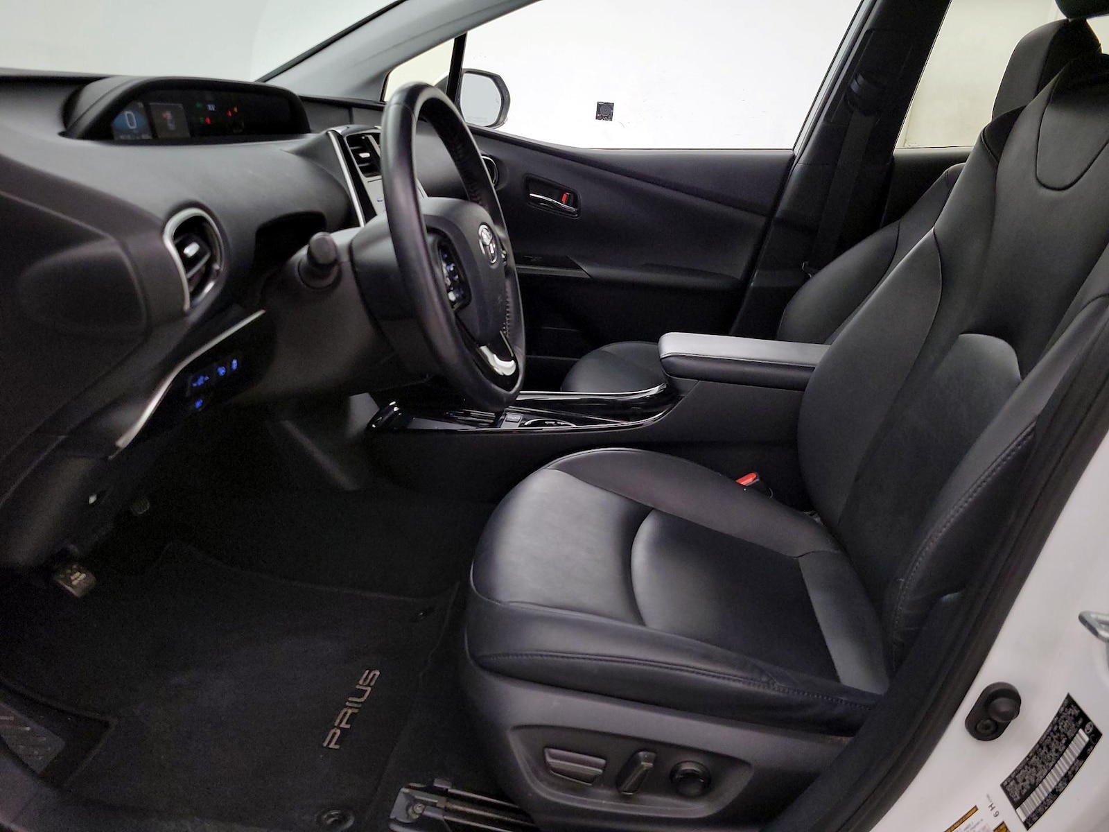 2021 Toyota Prius XLE - Photo 12