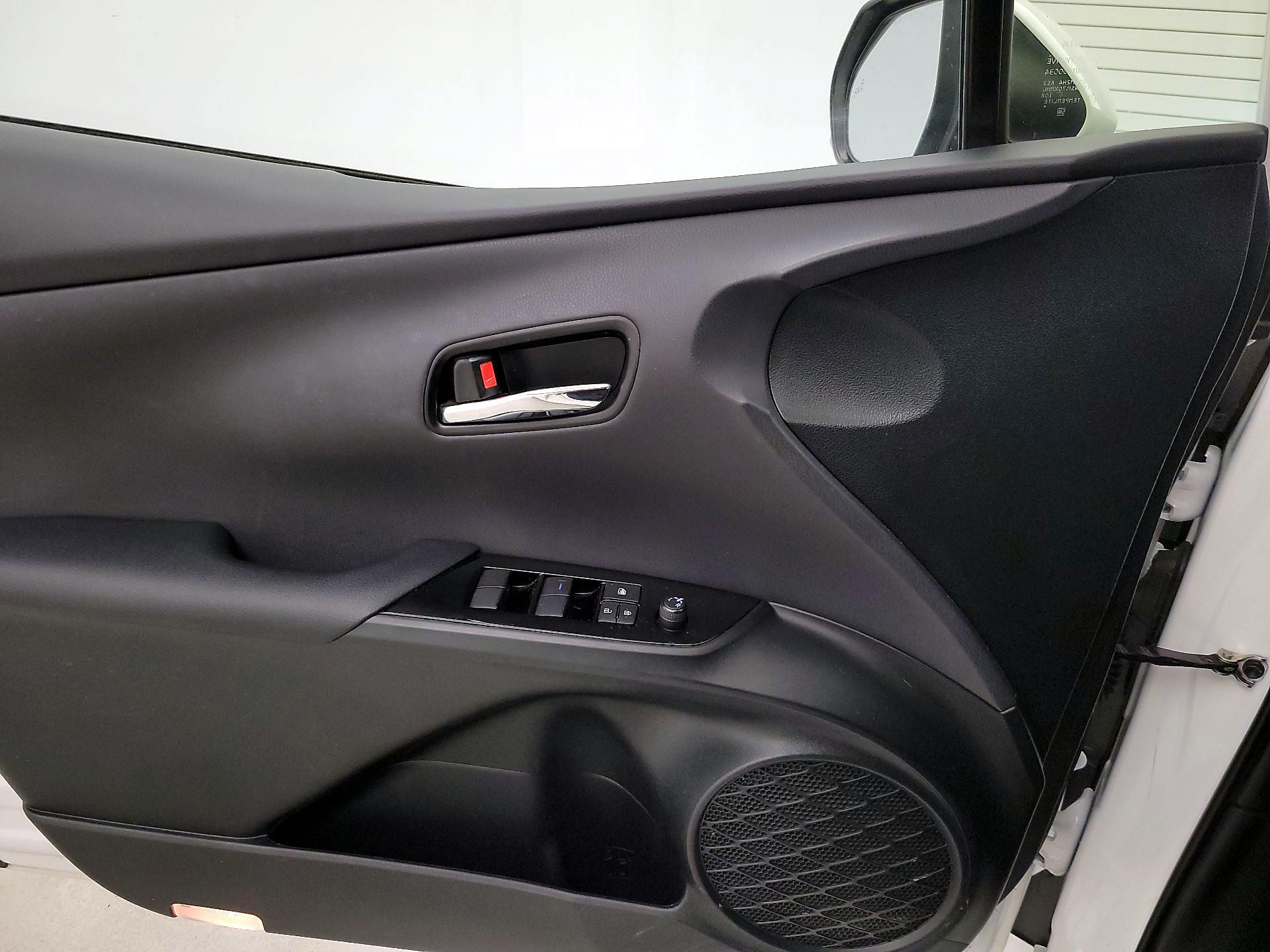 Thumbnail: 2021 Toyota Prius - 12