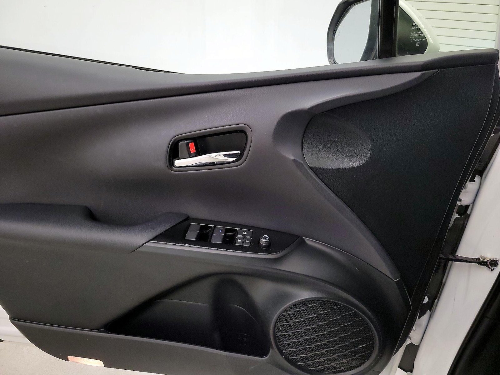 2021 Toyota Prius XLE - Photo 13